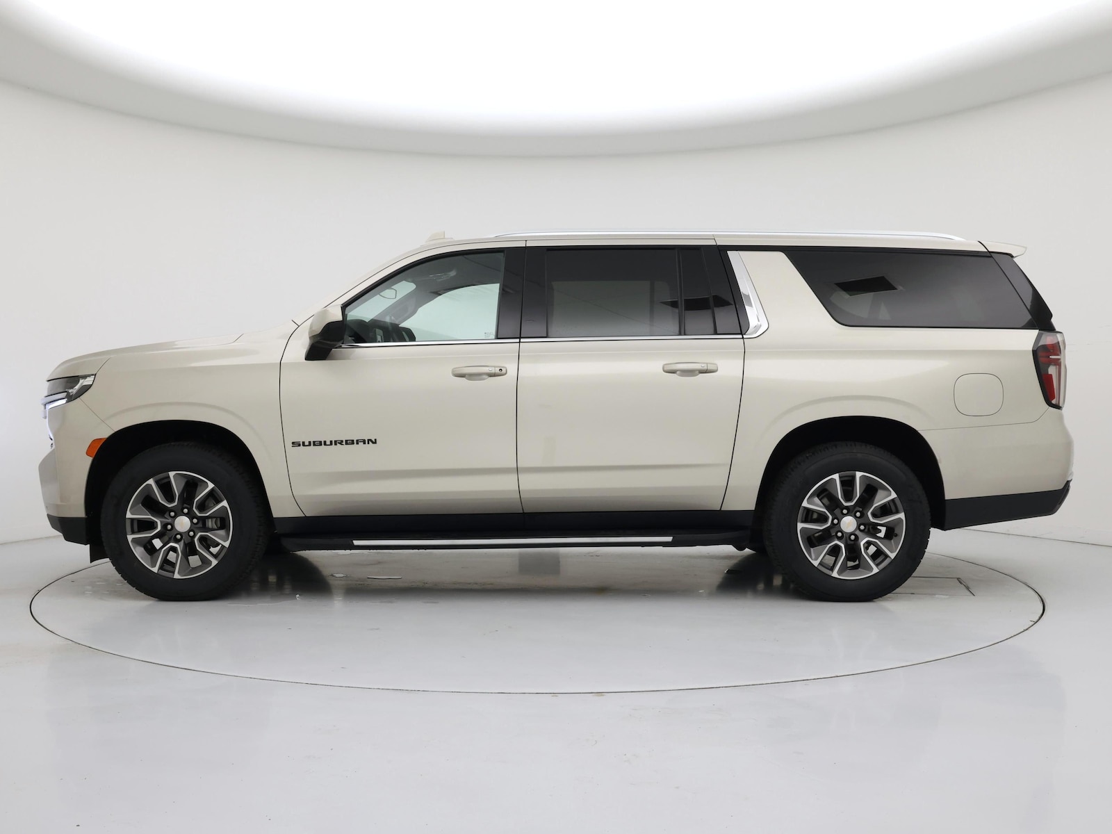 2023 Chevrolet Suburban LS - Photo 4