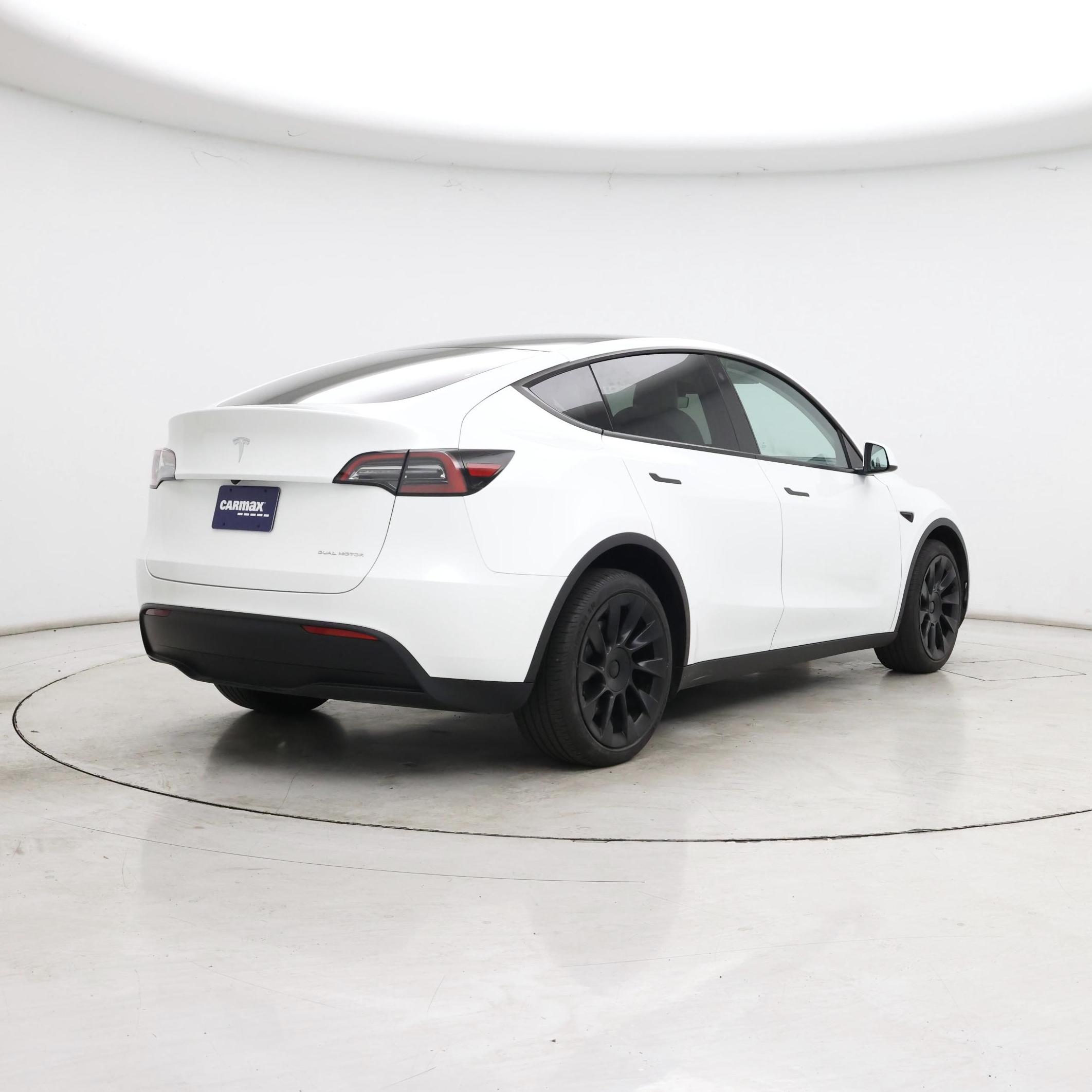 Thumbnail: 2023 Tesla Model Y - 8