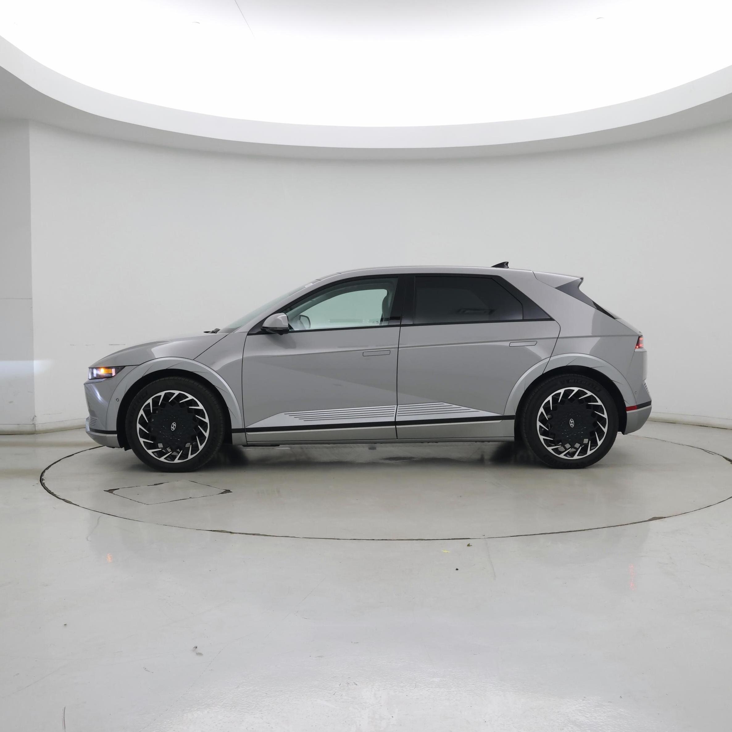 Thumbnail: 2024 Hyundai Ioniq 5 - 3