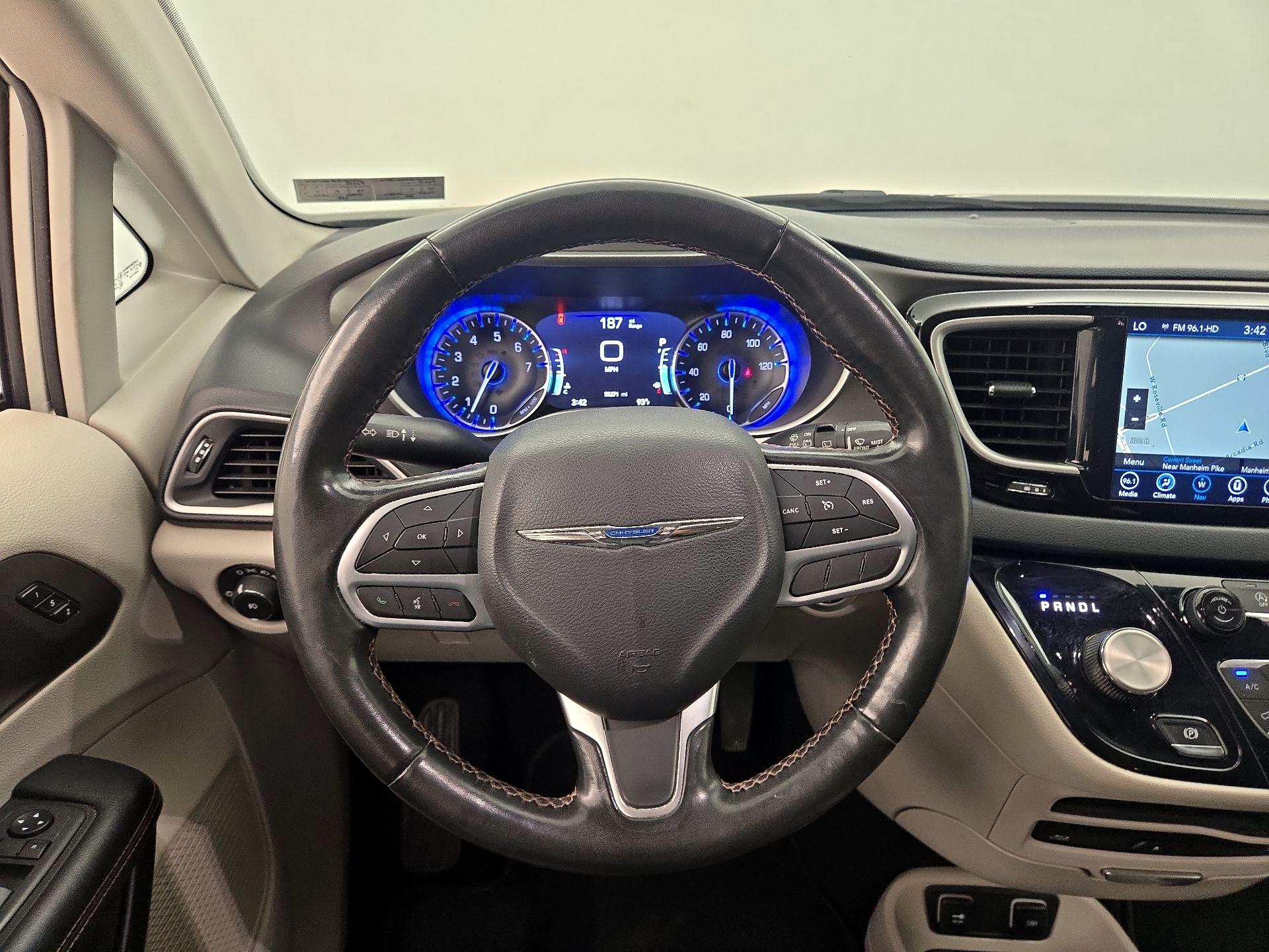 Thumbnail: 2020 Chrysler Pacifica - 10