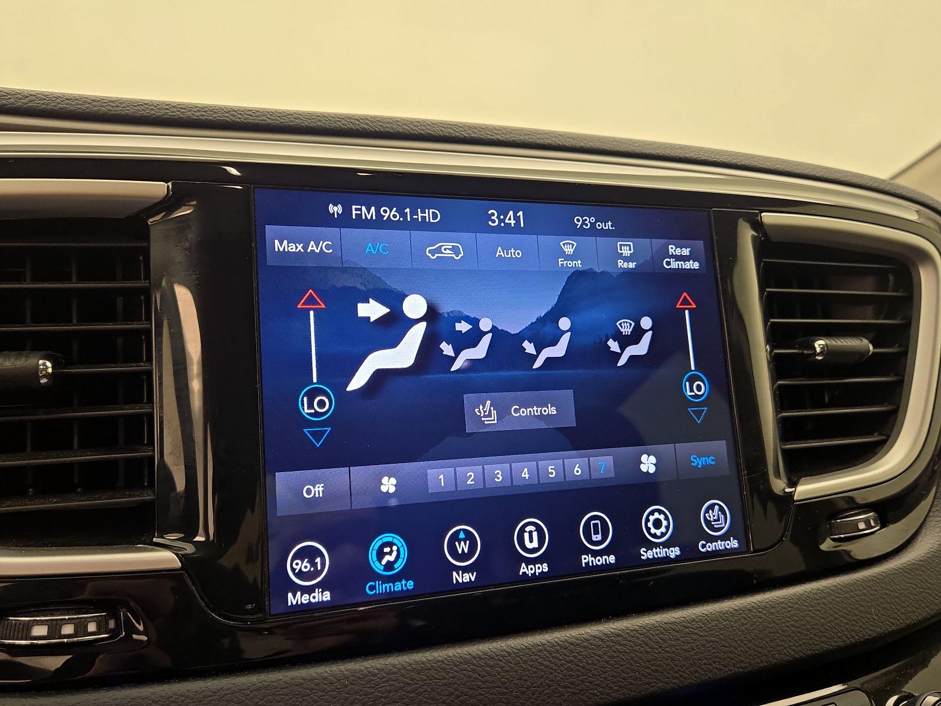 Thumbnail: 2020 Chrysler Pacifica - 17