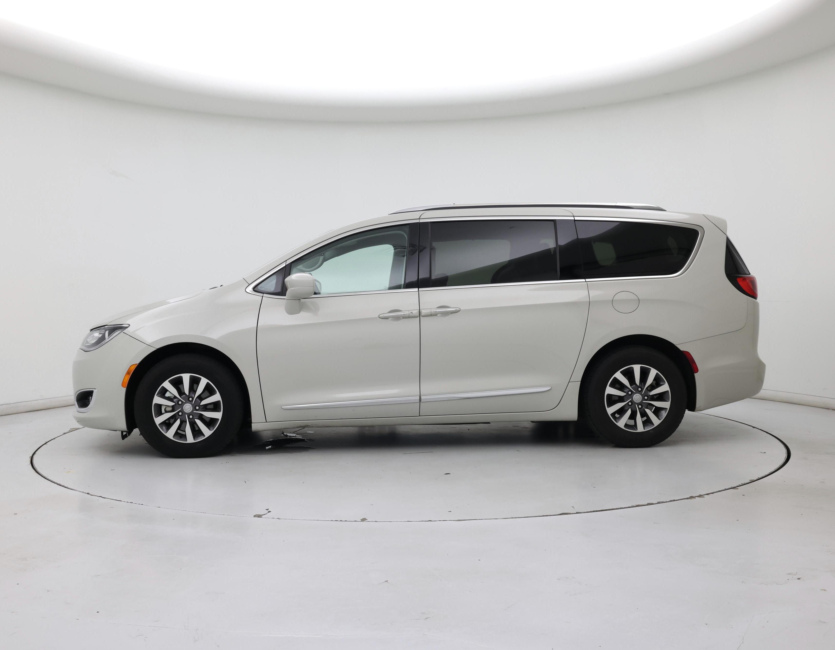 Thumbnail: 2020 Chrysler Pacifica - 3