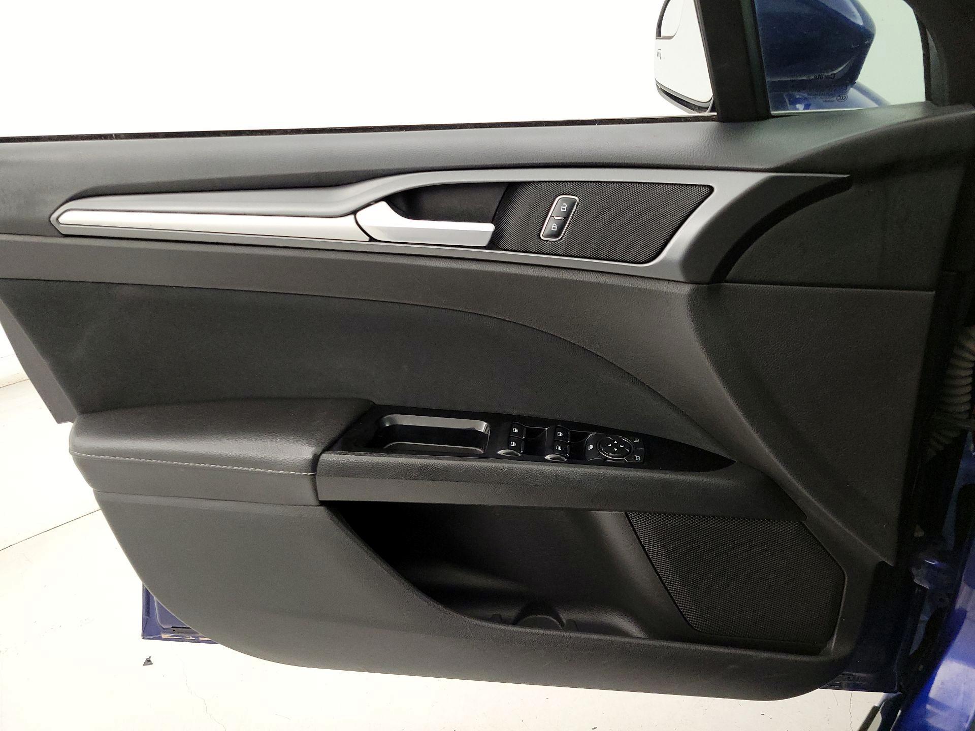 Thumbnail: 2016 Ford Fusion - 12