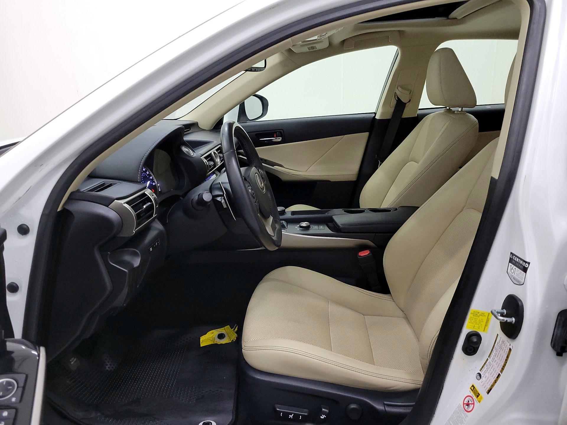 Thumbnail: 2015 Lexus IS - 11