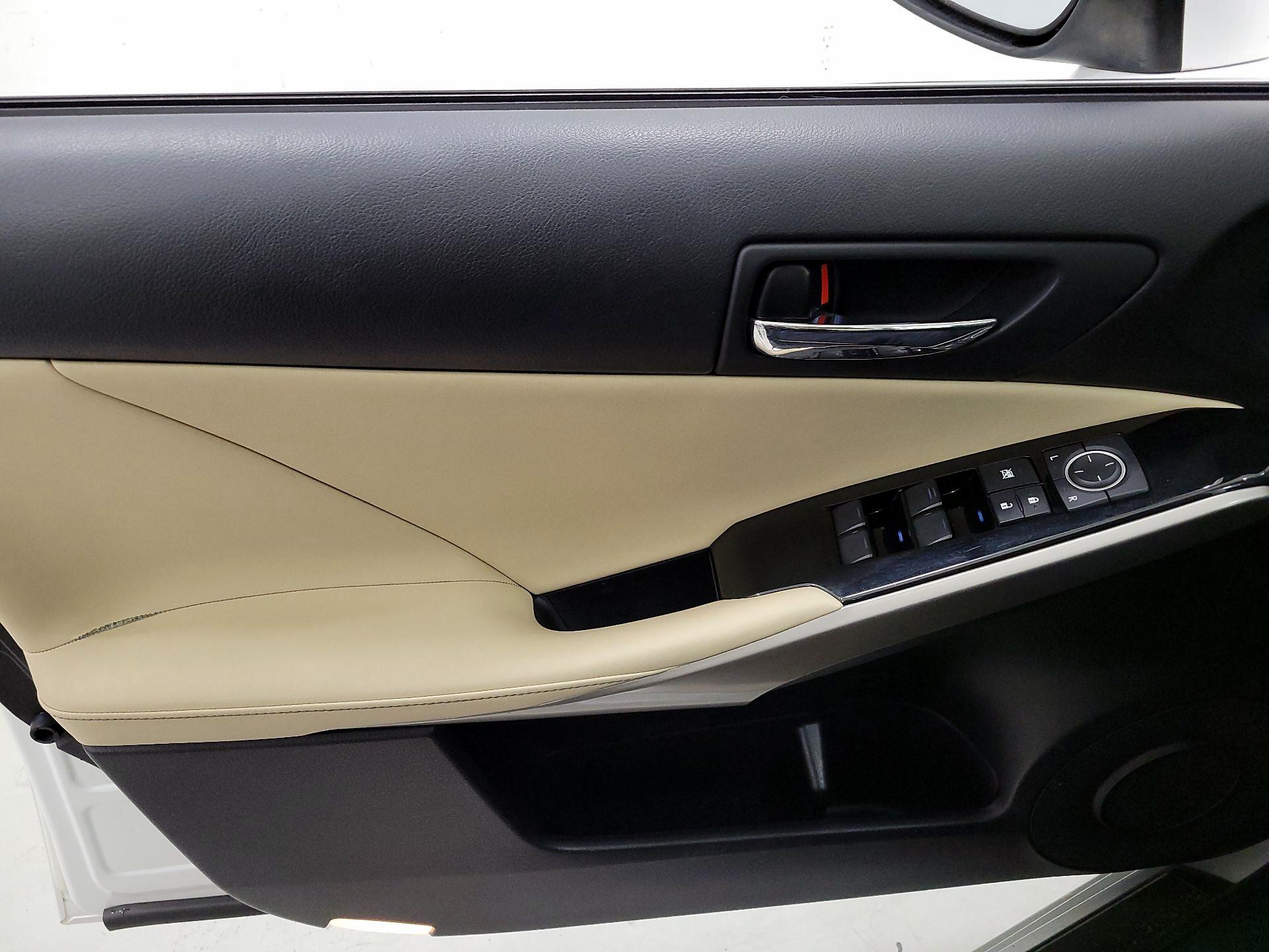 Thumbnail: 2015 Lexus IS - 12