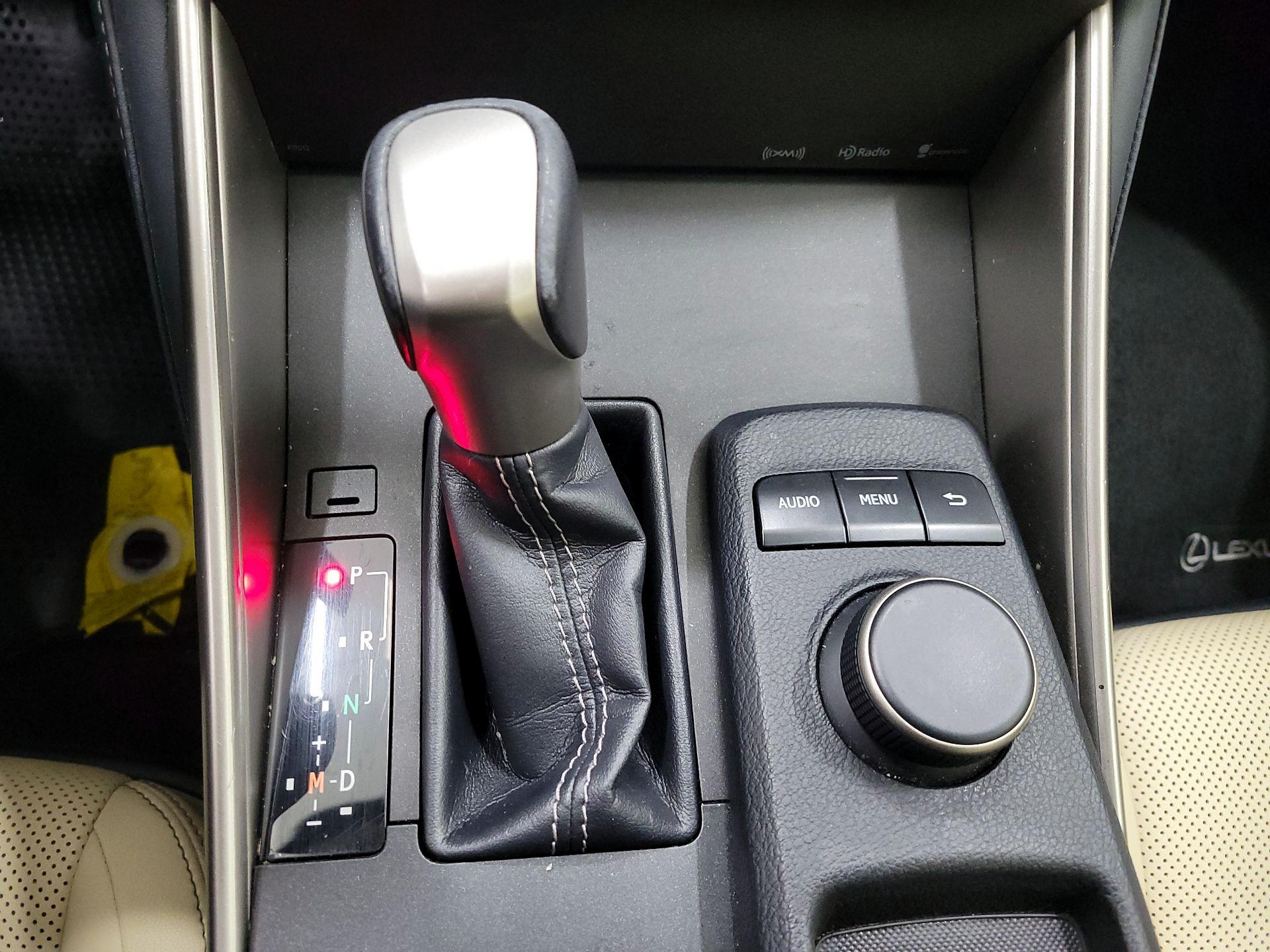 Thumbnail: 2015 Lexus IS - 17