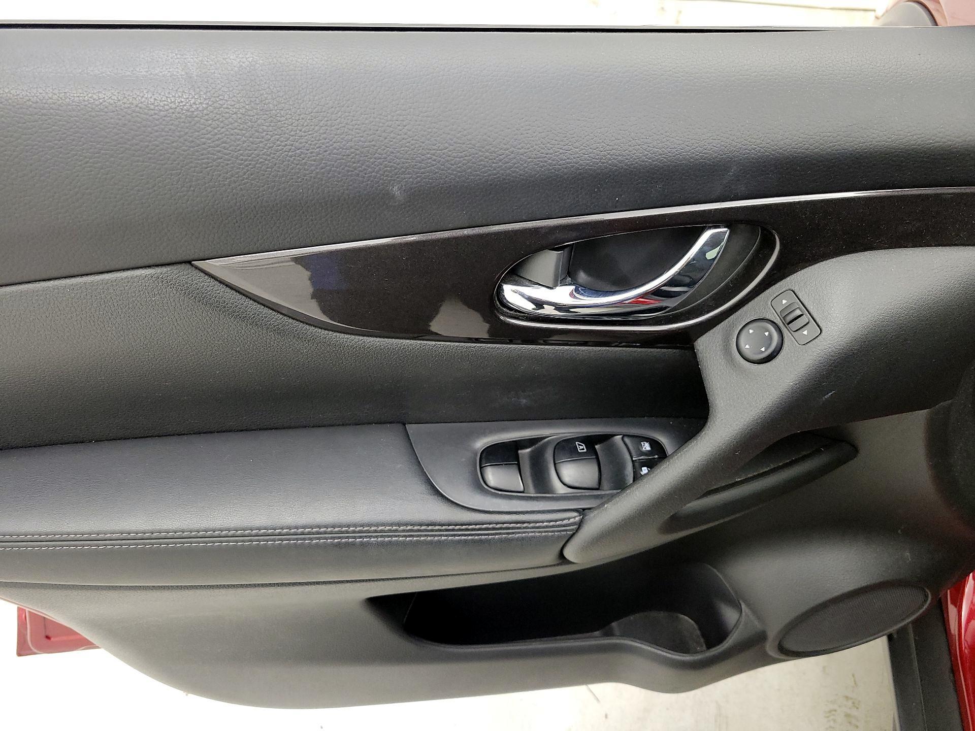 Thumbnail: 2018 Nissan Rogue - 12