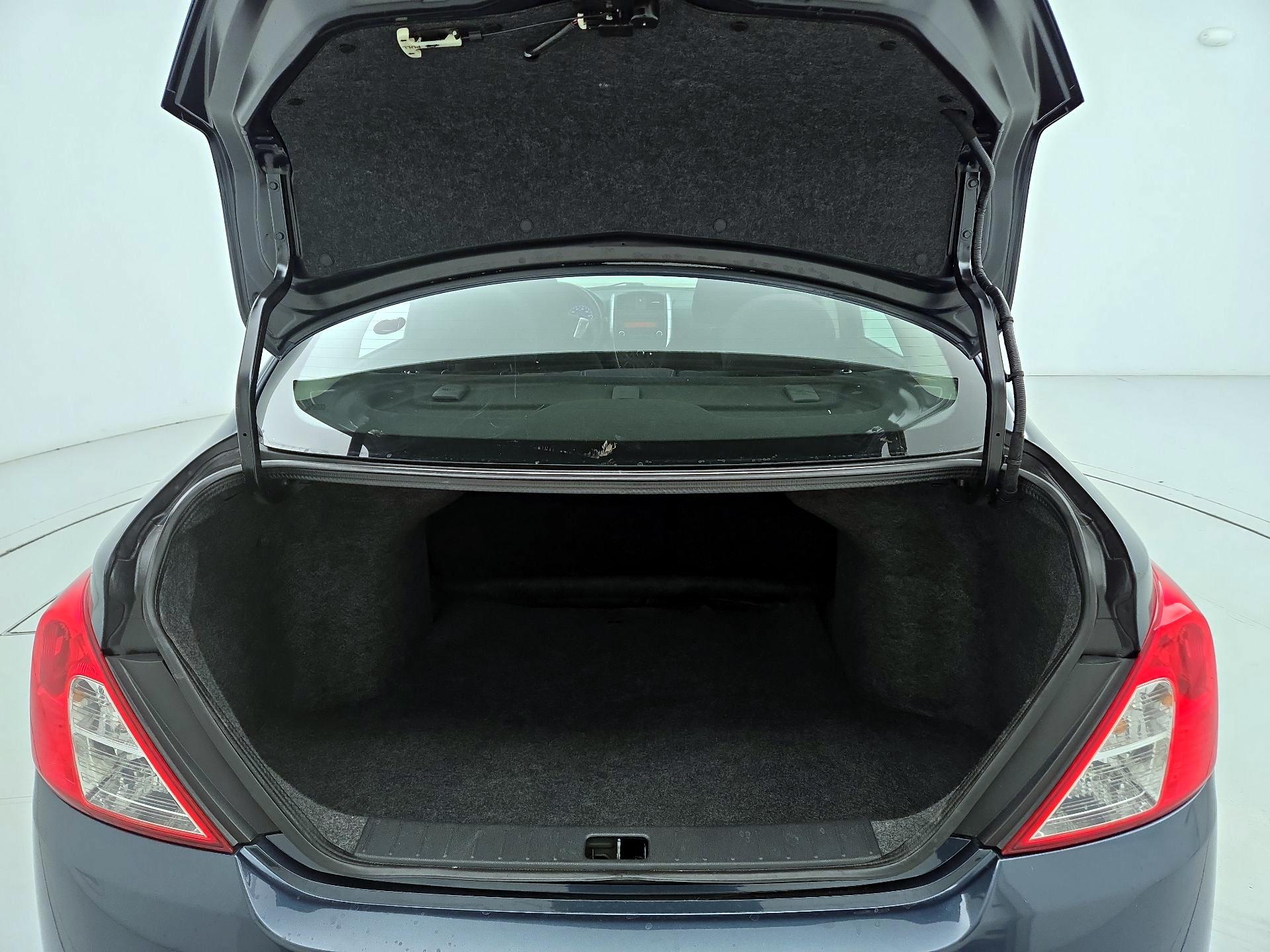 Thumbnail: 2015 Nissan Versa - 17