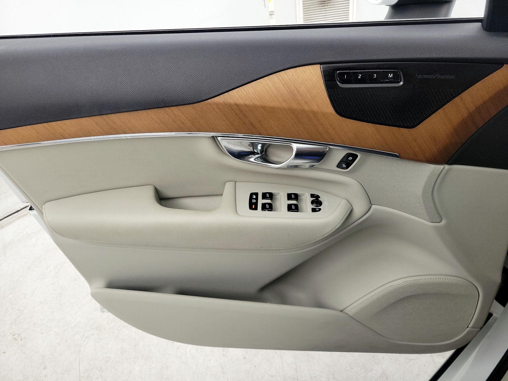 Thumbnail: 2022 Volvo XC90 - 12