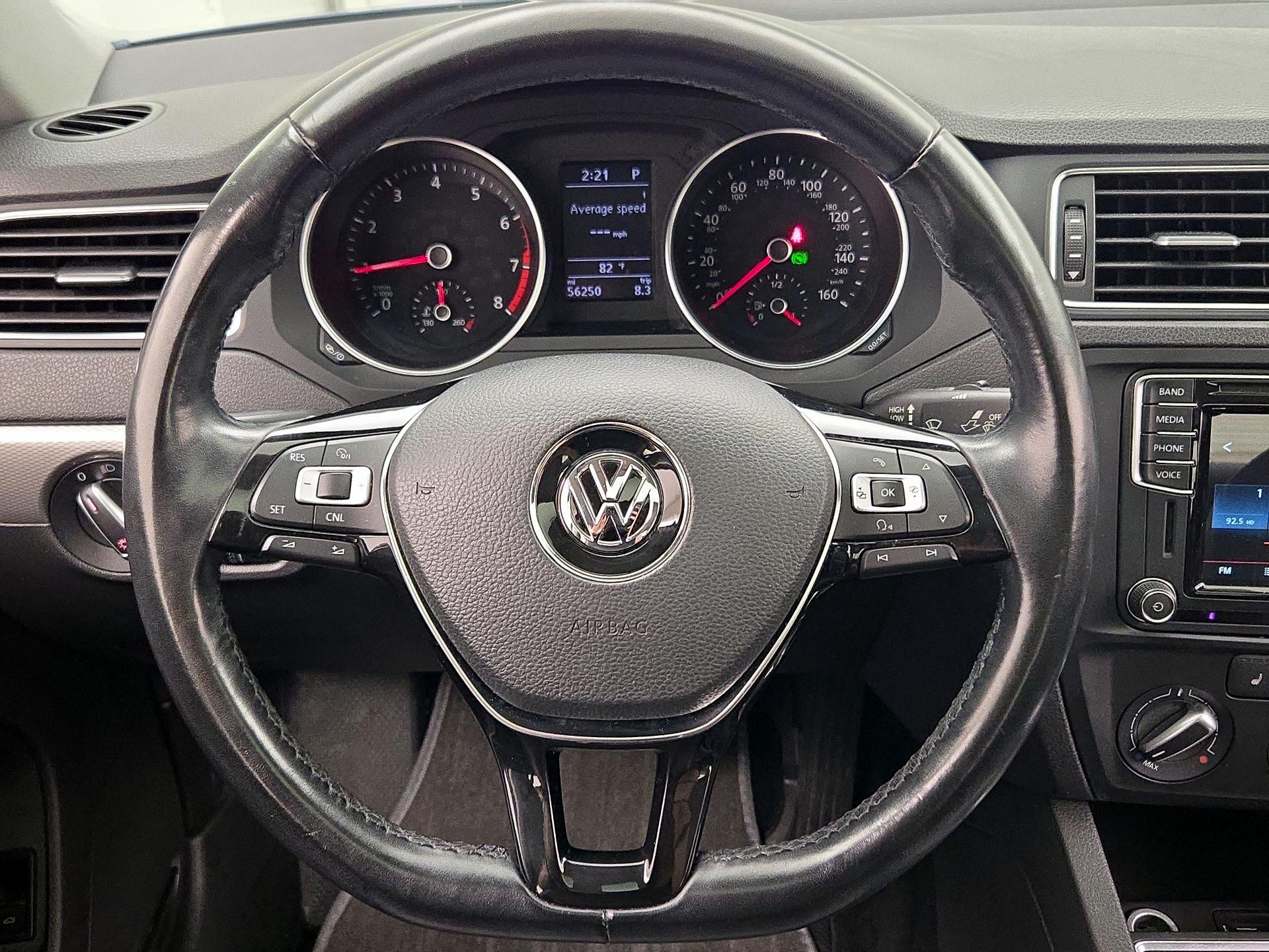 Thumbnail: 2017 Volkswagen Jetta - 10