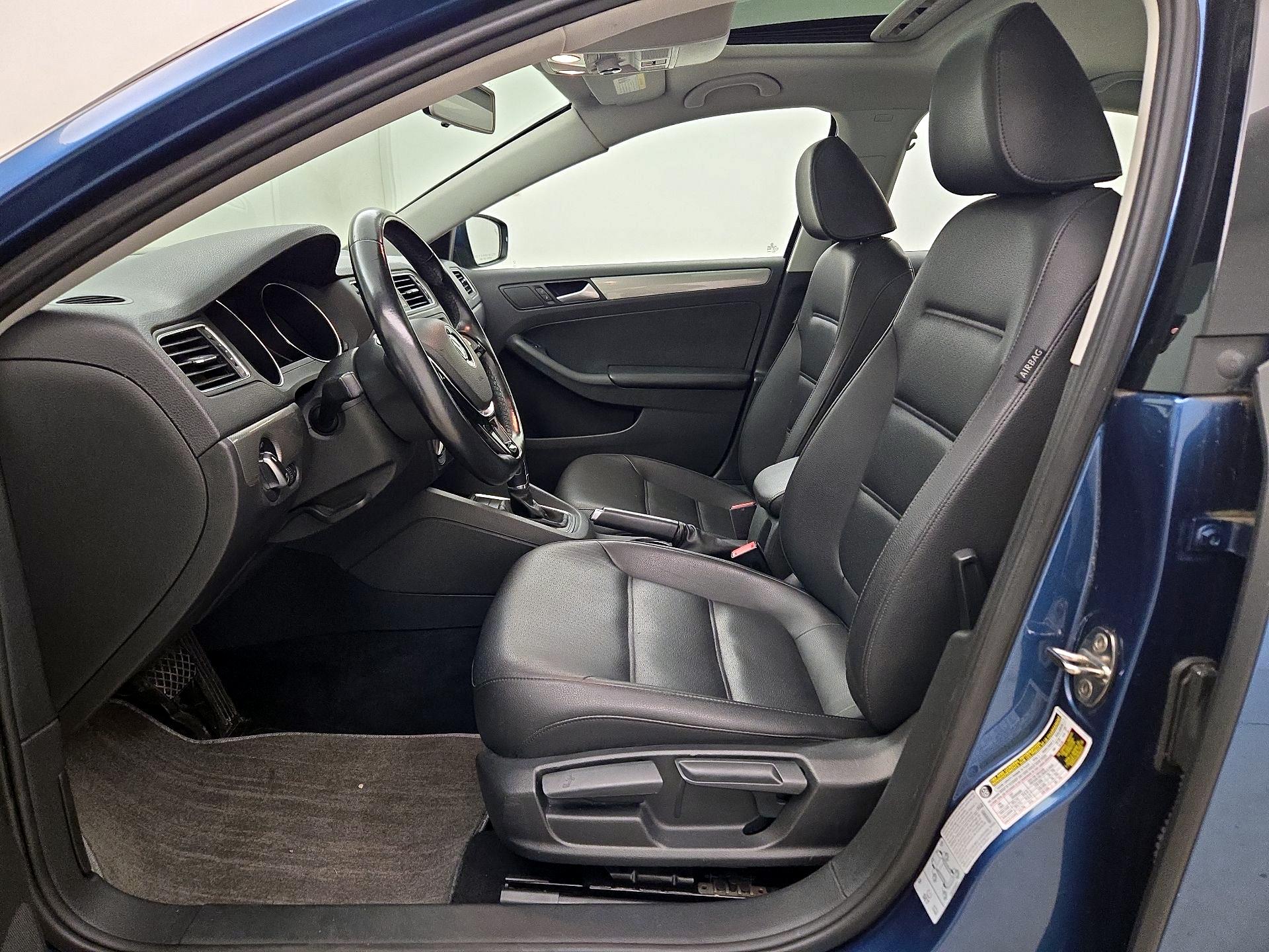Thumbnail: 2017 Volkswagen Jetta - 11