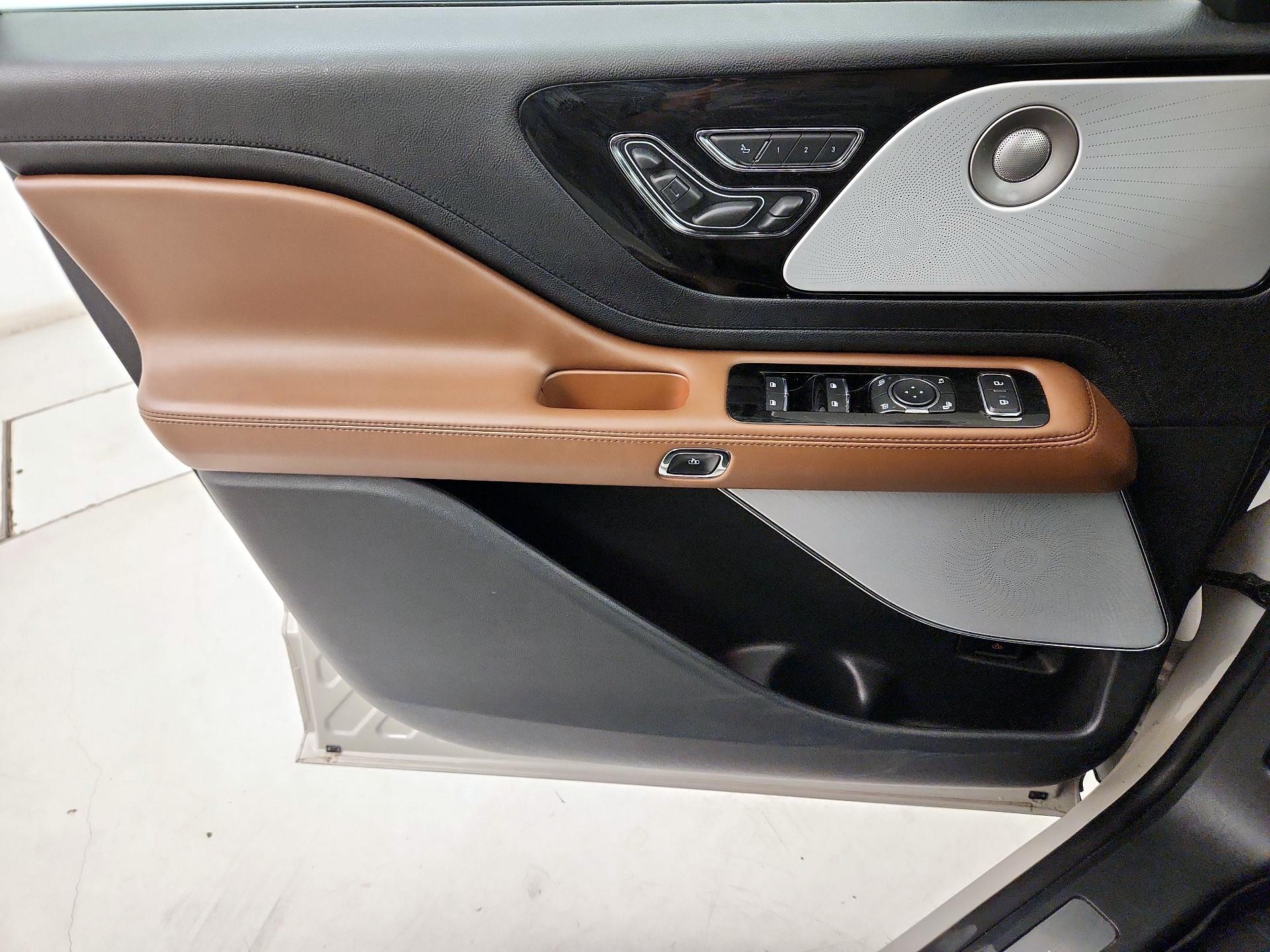 Thumbnail: 2022 Lincoln Aviator - 12