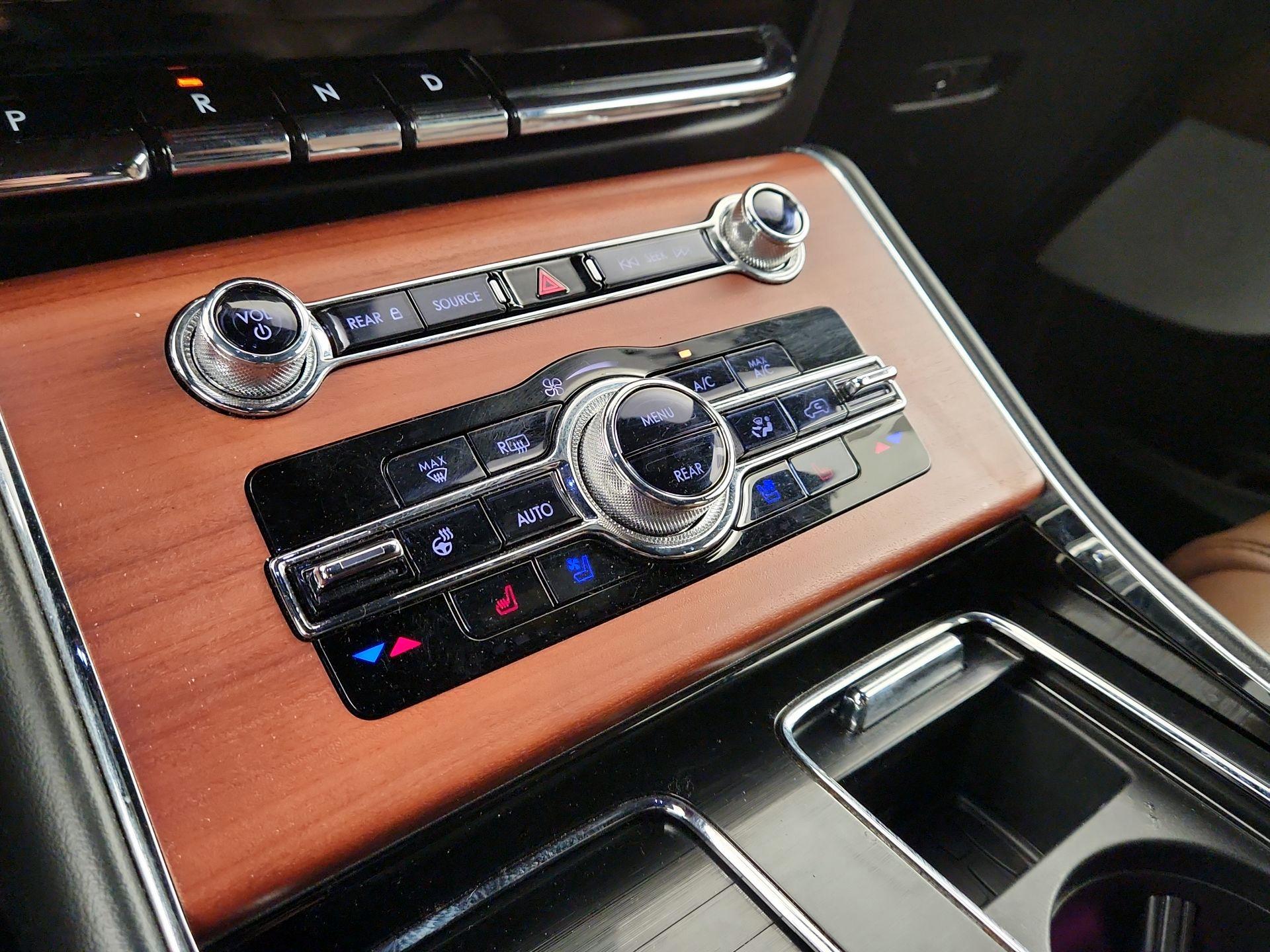 Thumbnail: 2022 Lincoln Aviator - 17