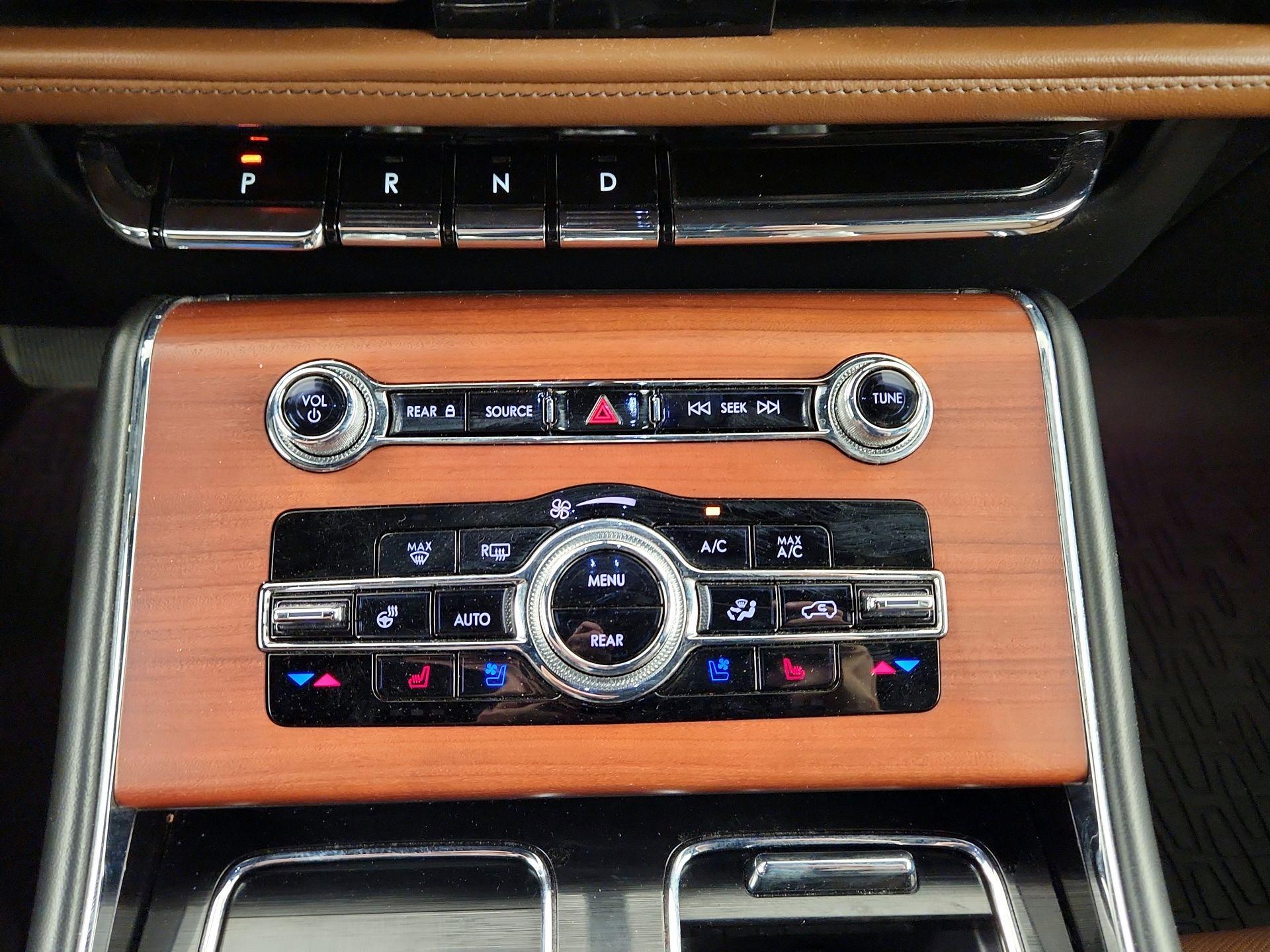 Thumbnail: 2022 Lincoln Aviator - 18