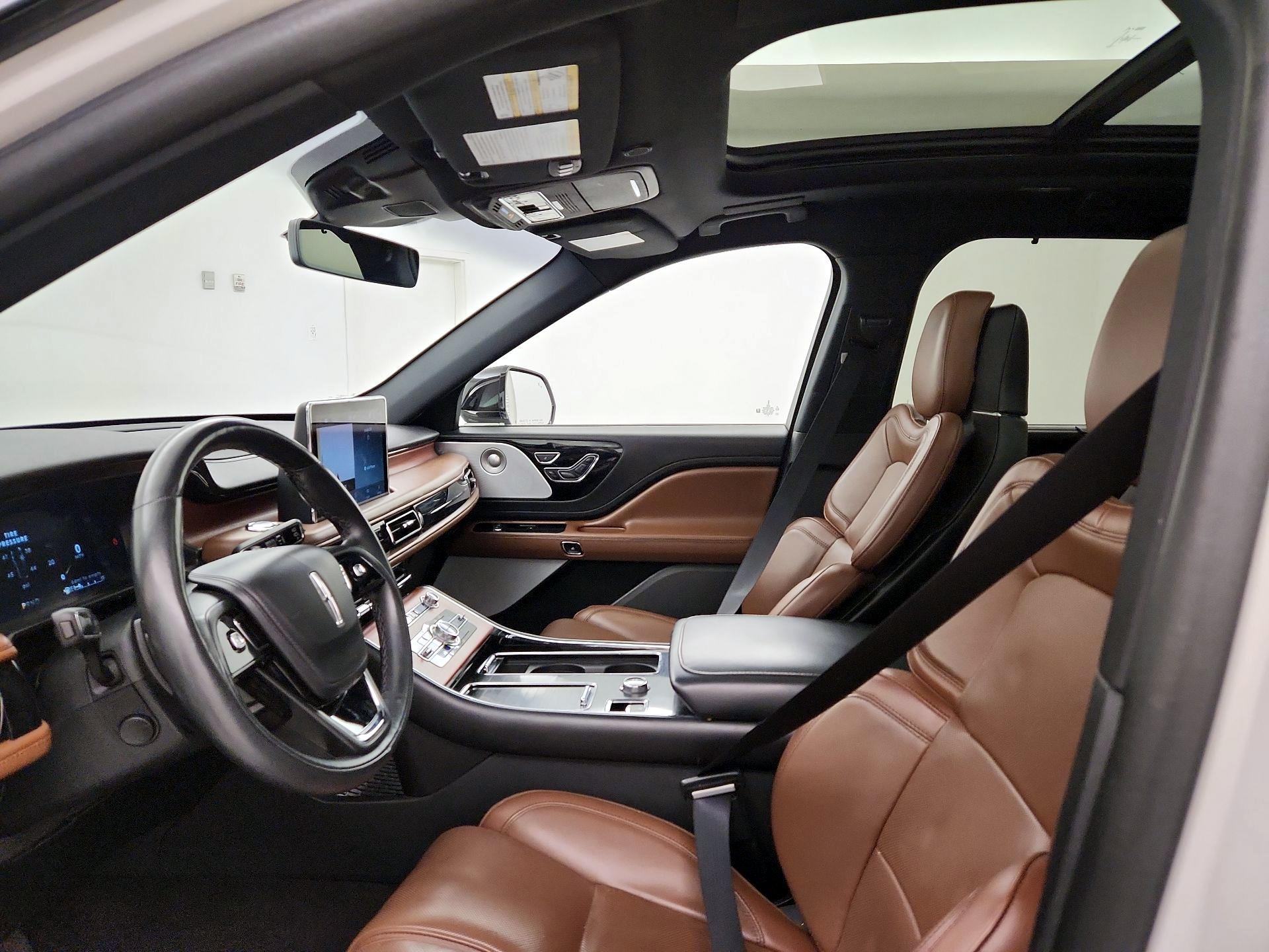 Thumbnail: 2022 Lincoln Aviator - 20