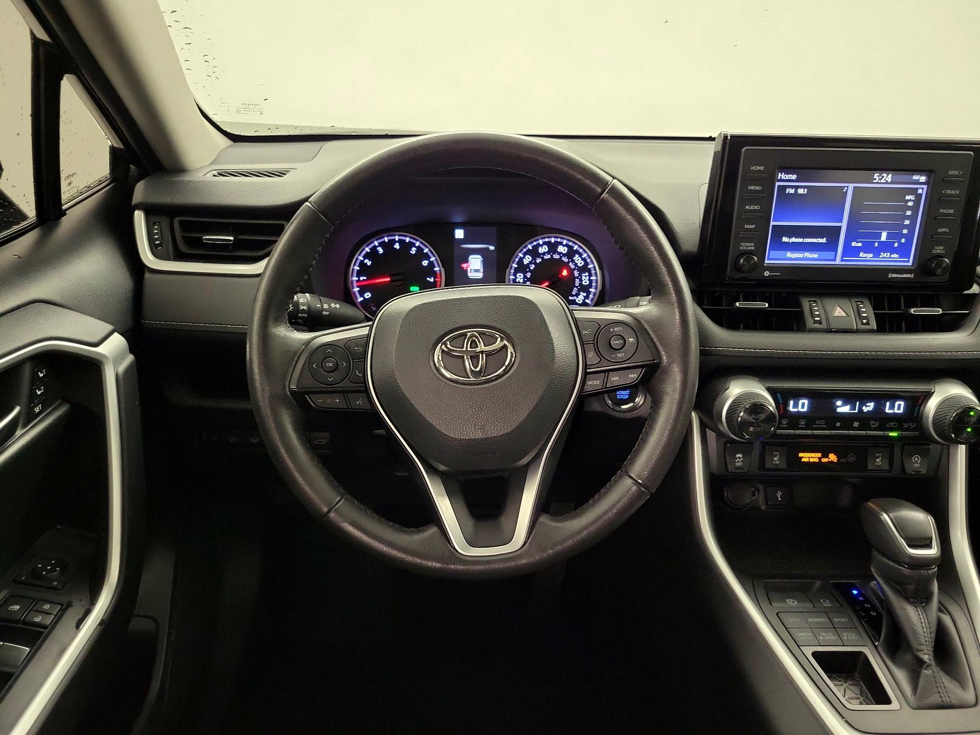 Thumbnail: 2022 Toyota RAV4 - 10