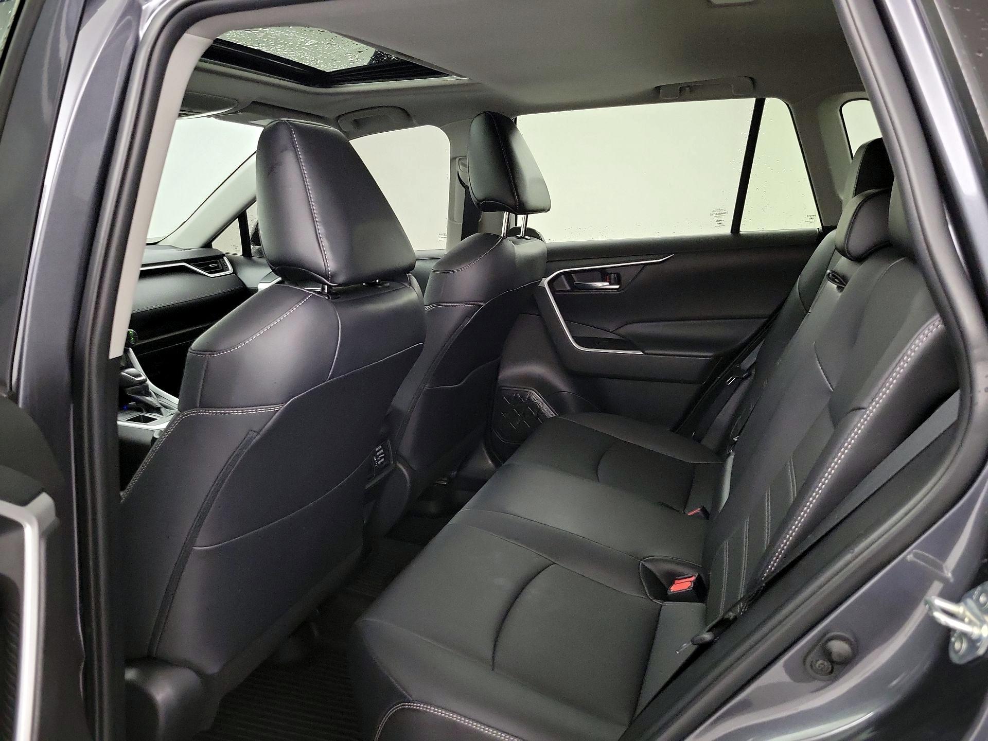 Thumbnail: 2022 Toyota RAV4 - 20