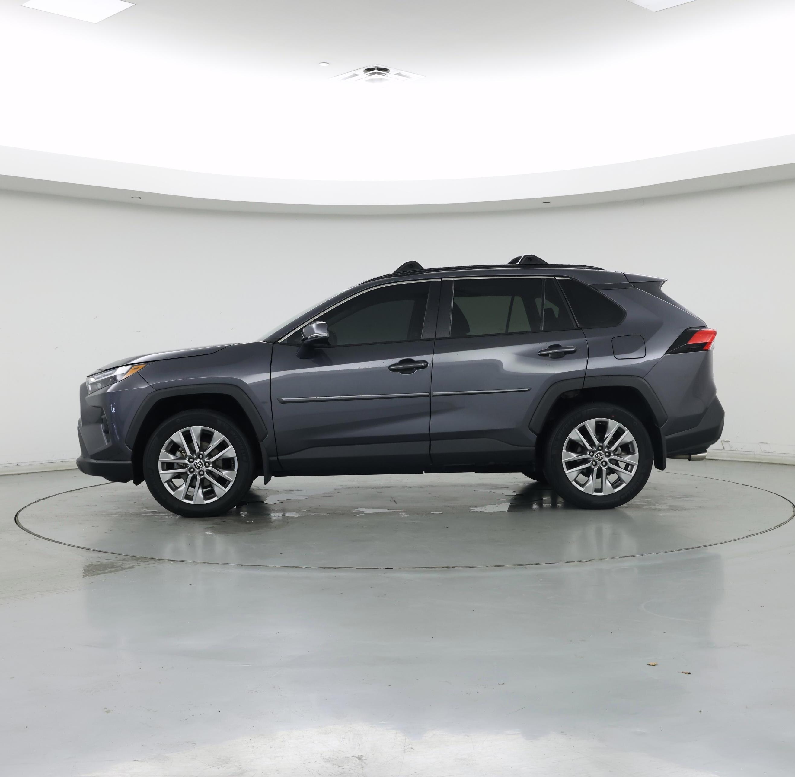 Thumbnail: 2022 Toyota RAV4 - 3