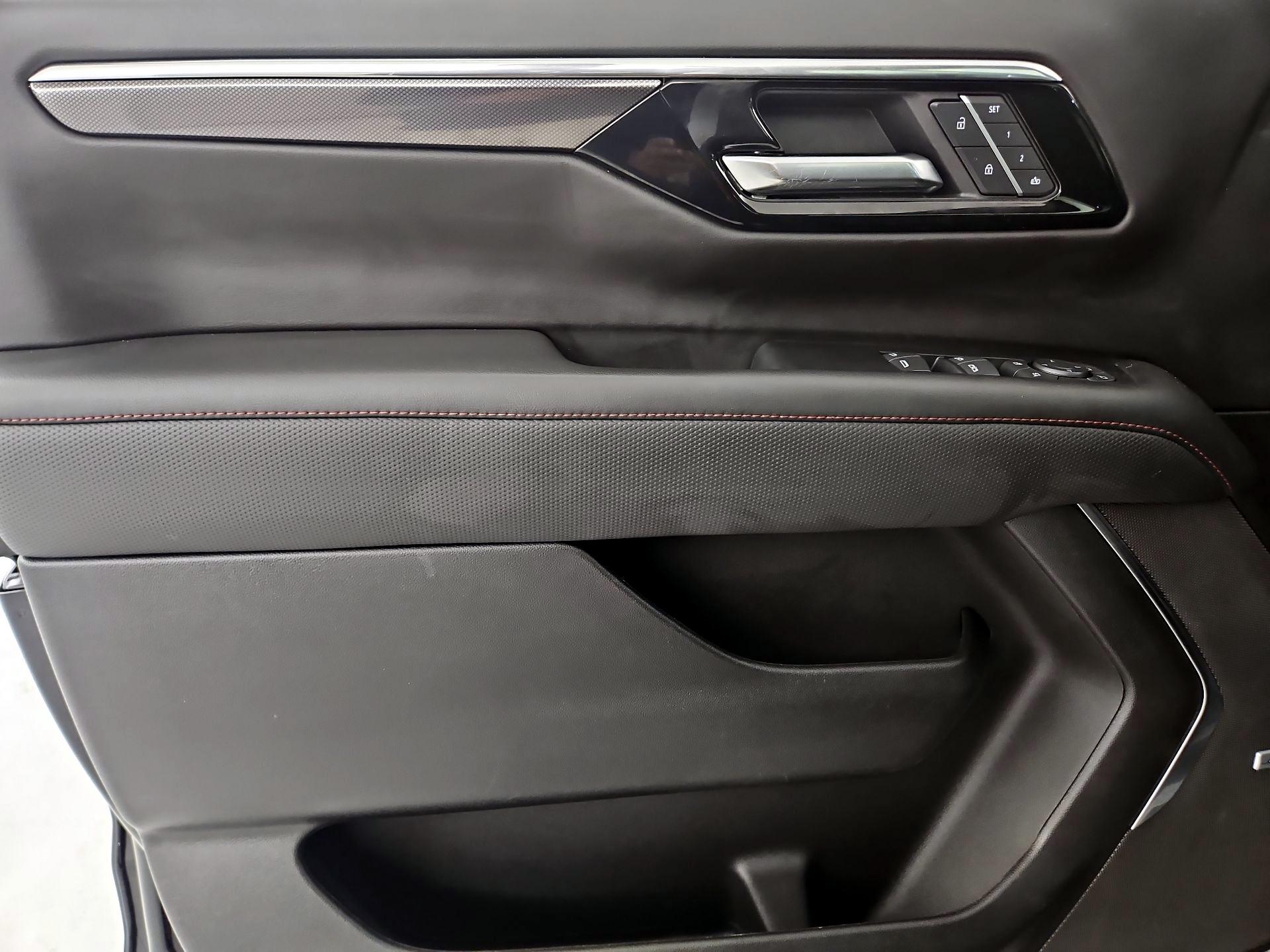 Thumbnail: 2025 Chevrolet Tahoe - 10