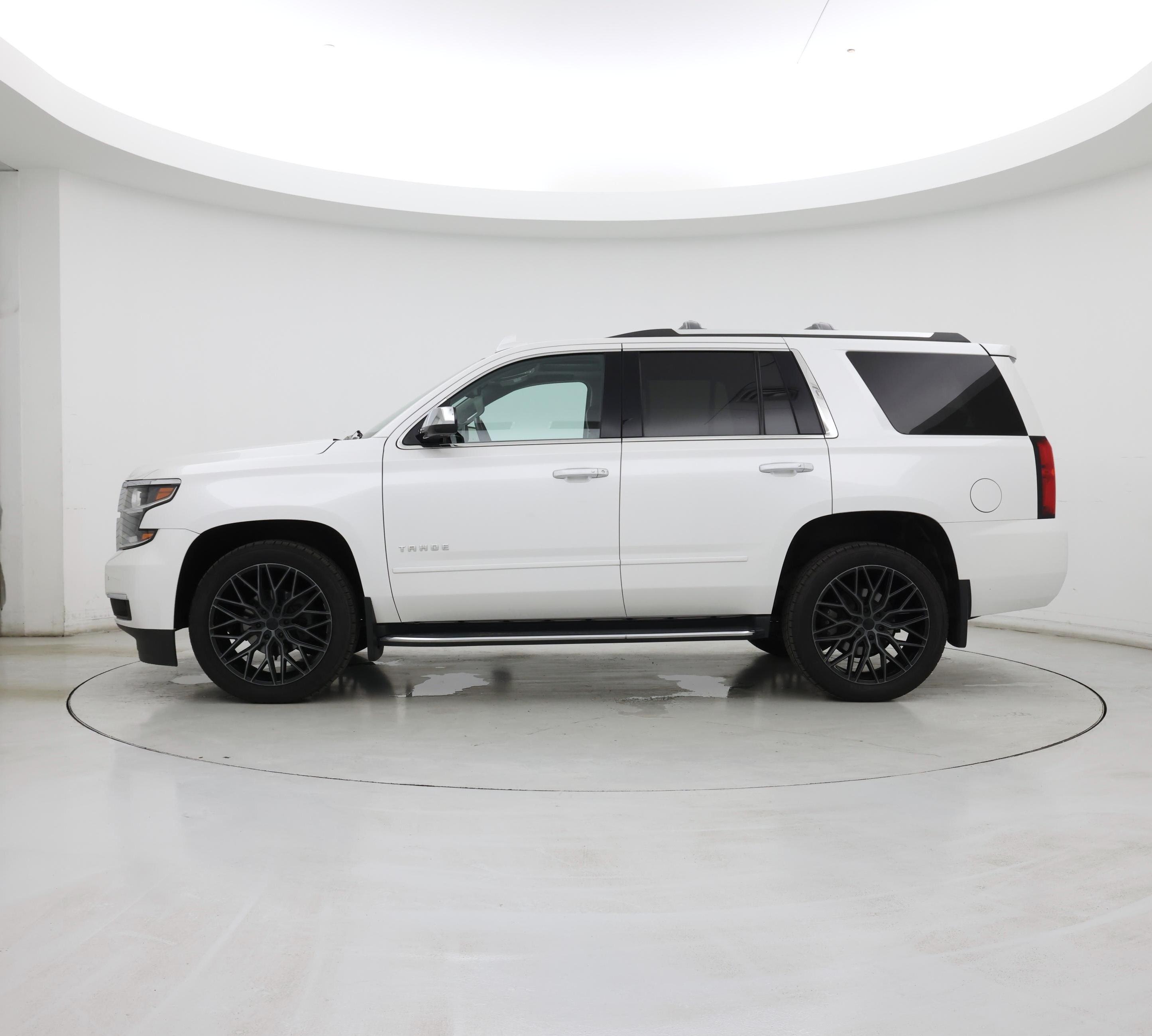 Thumbnail: 2018 Chevrolet Tahoe - 3