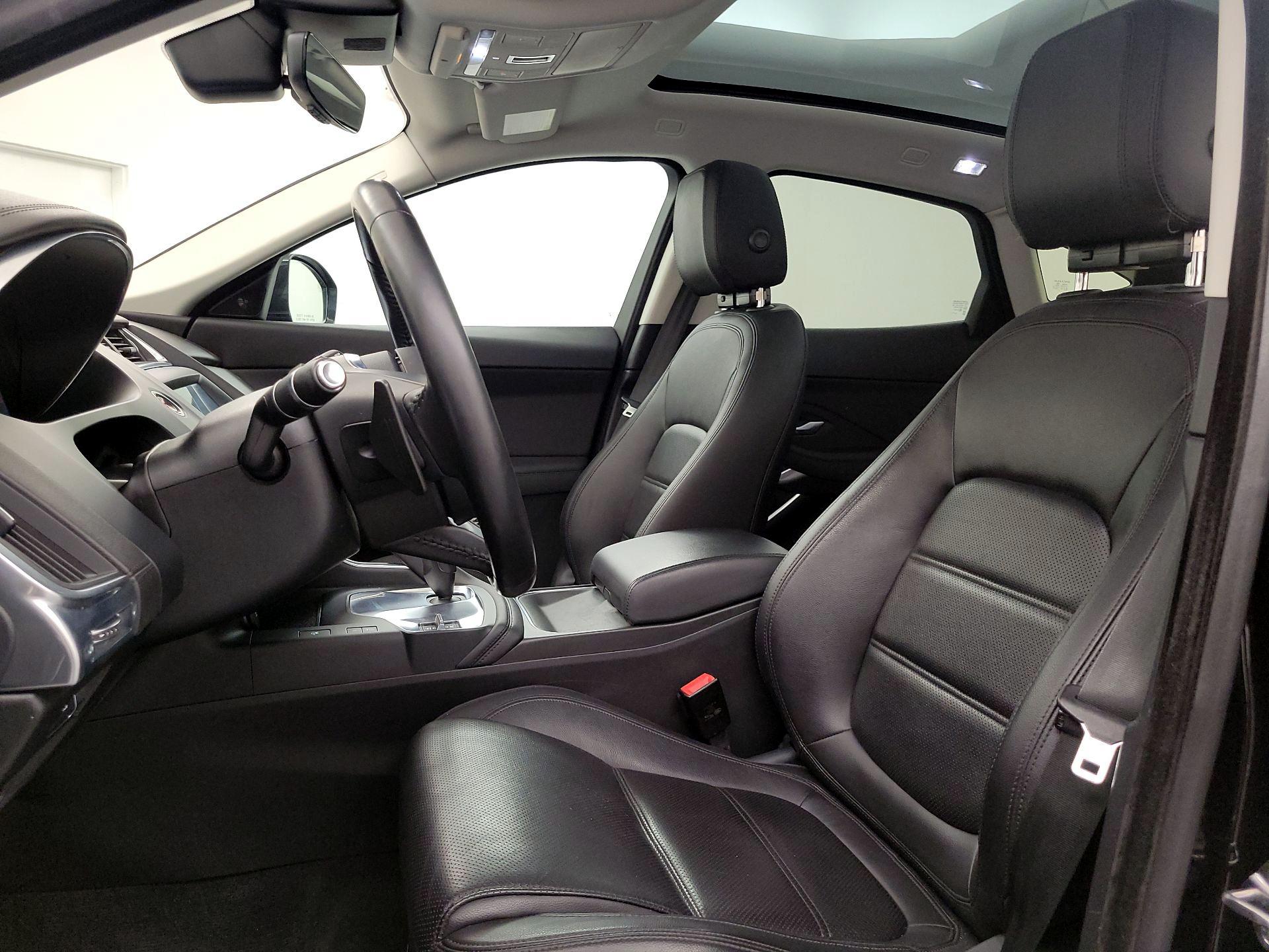 Thumbnail: 2019 Jaguar E-Pace - 11