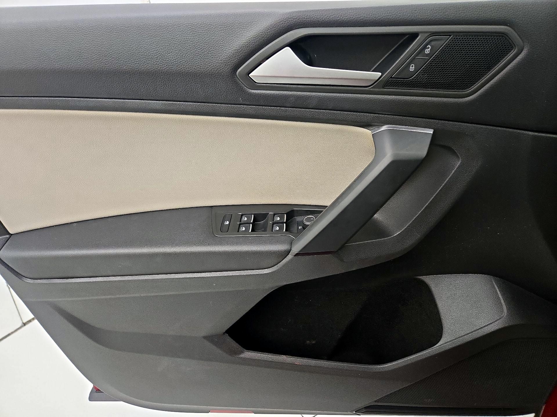 Thumbnail: 2019 Volkswagen Tiguan - 12