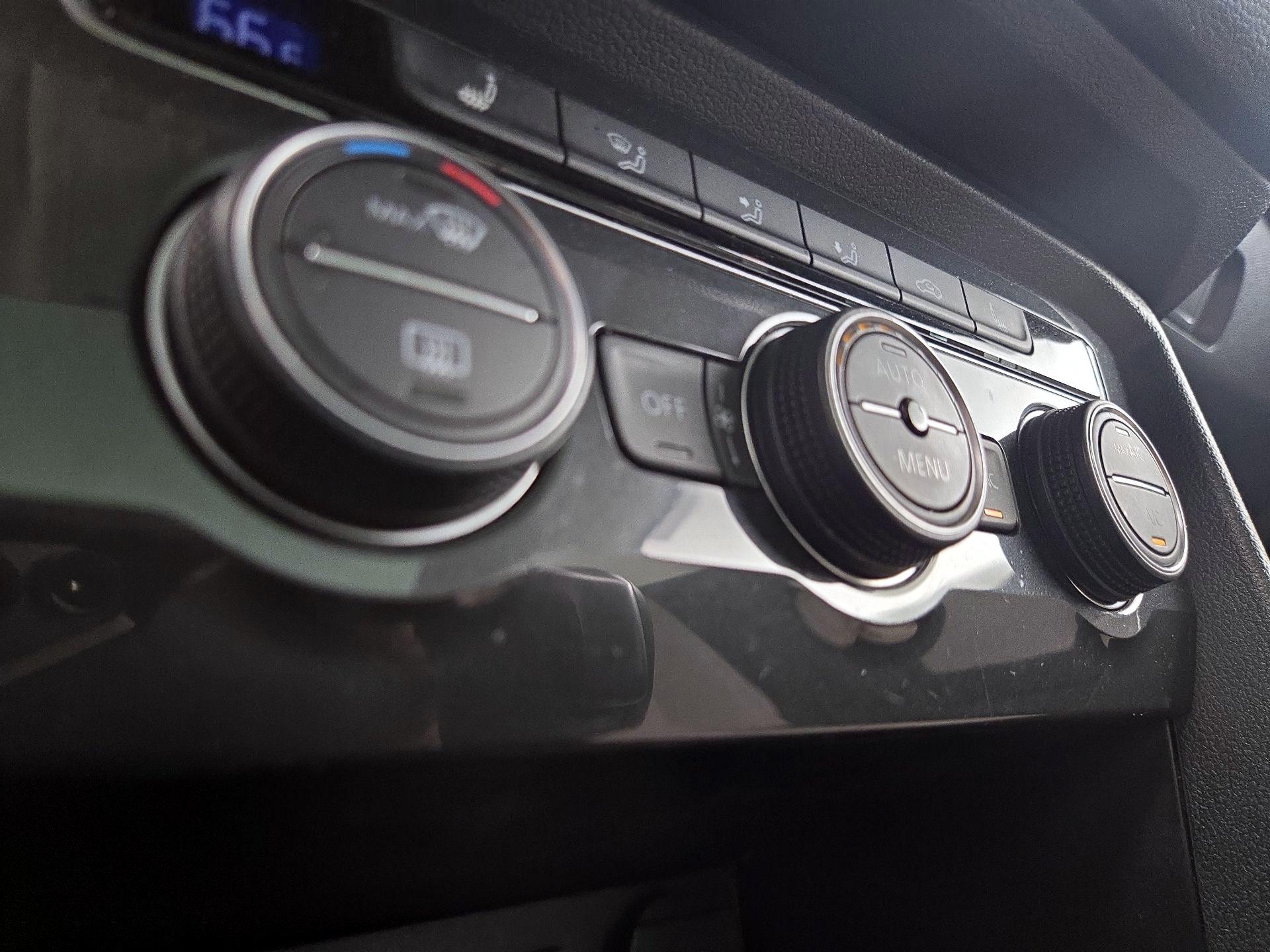 Thumbnail: 2019 Volkswagen Tiguan - 16