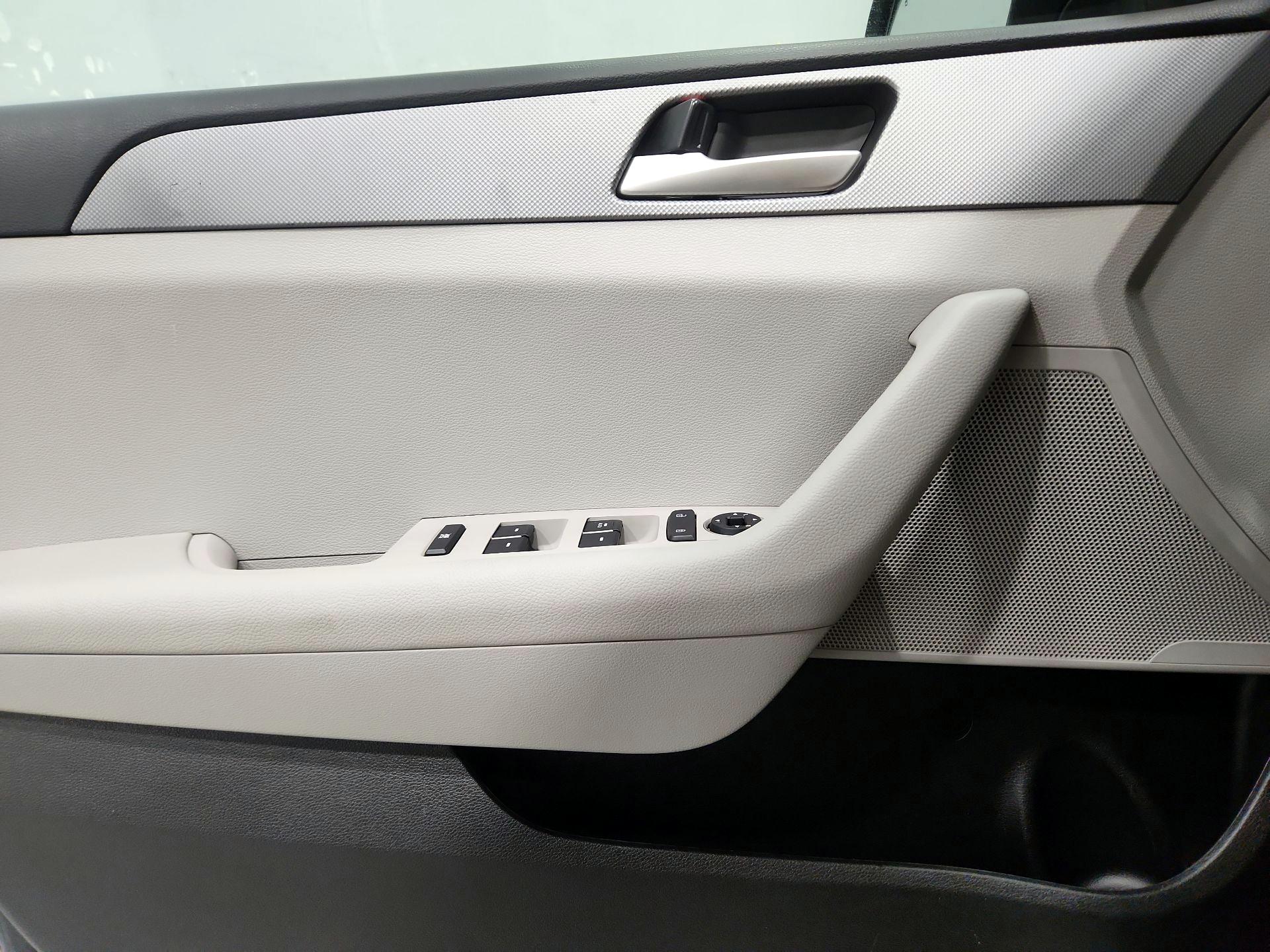 Thumbnail: 2019 Hyundai Sonata - 12