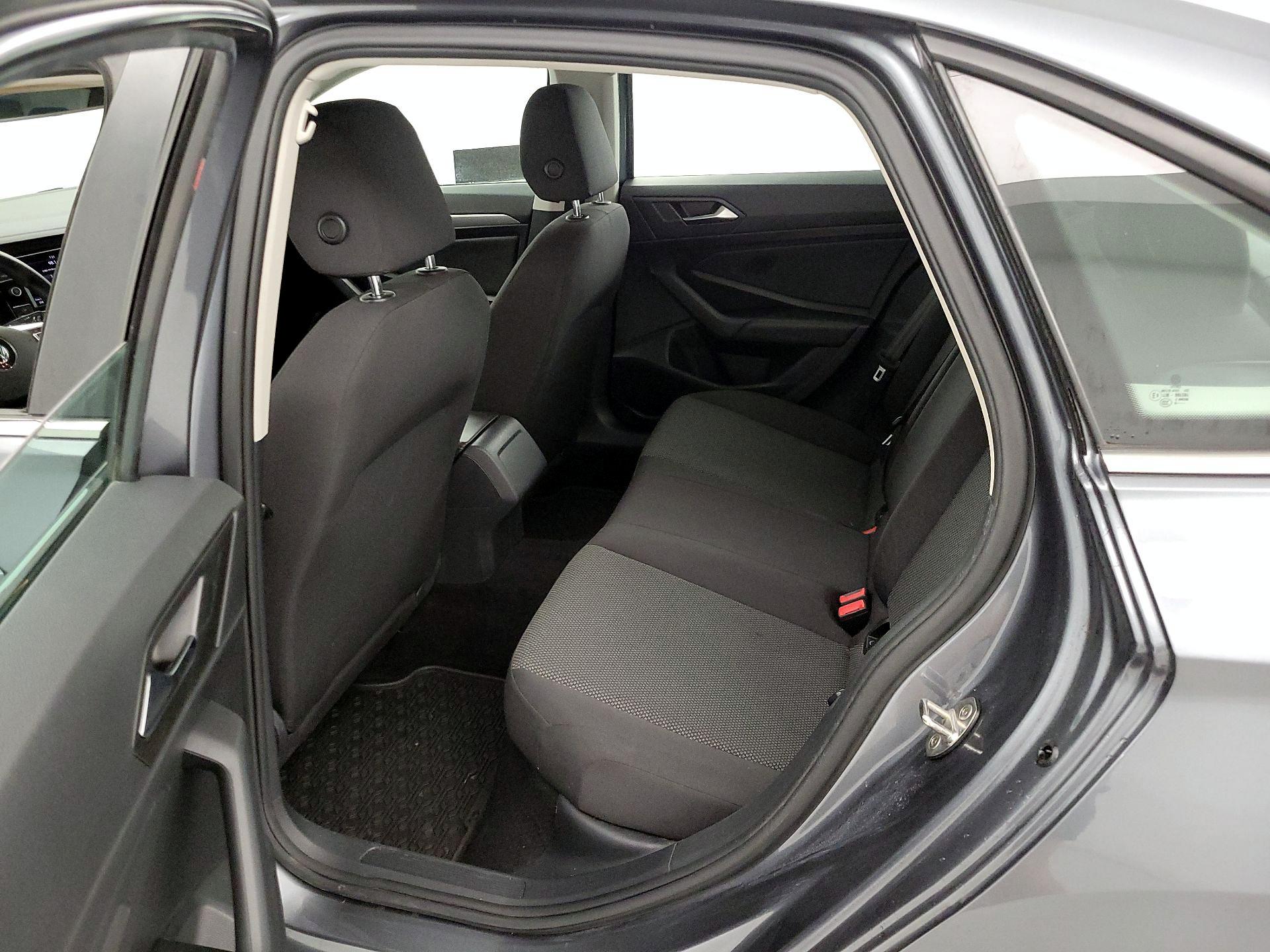 Thumbnail: 2019 Volkswagen Jetta - 18