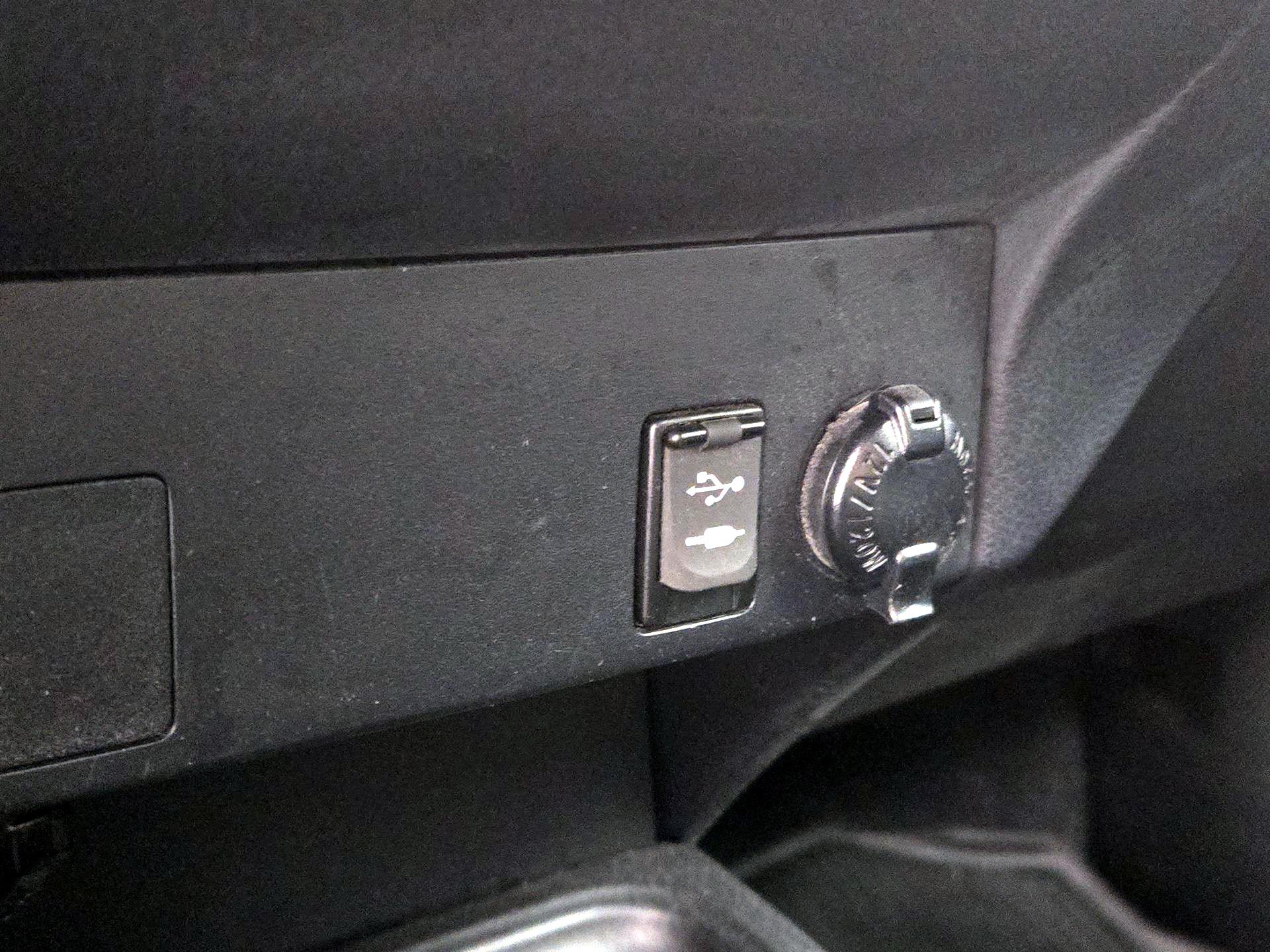 Thumbnail: 2017 Toyota RAV4 - 18