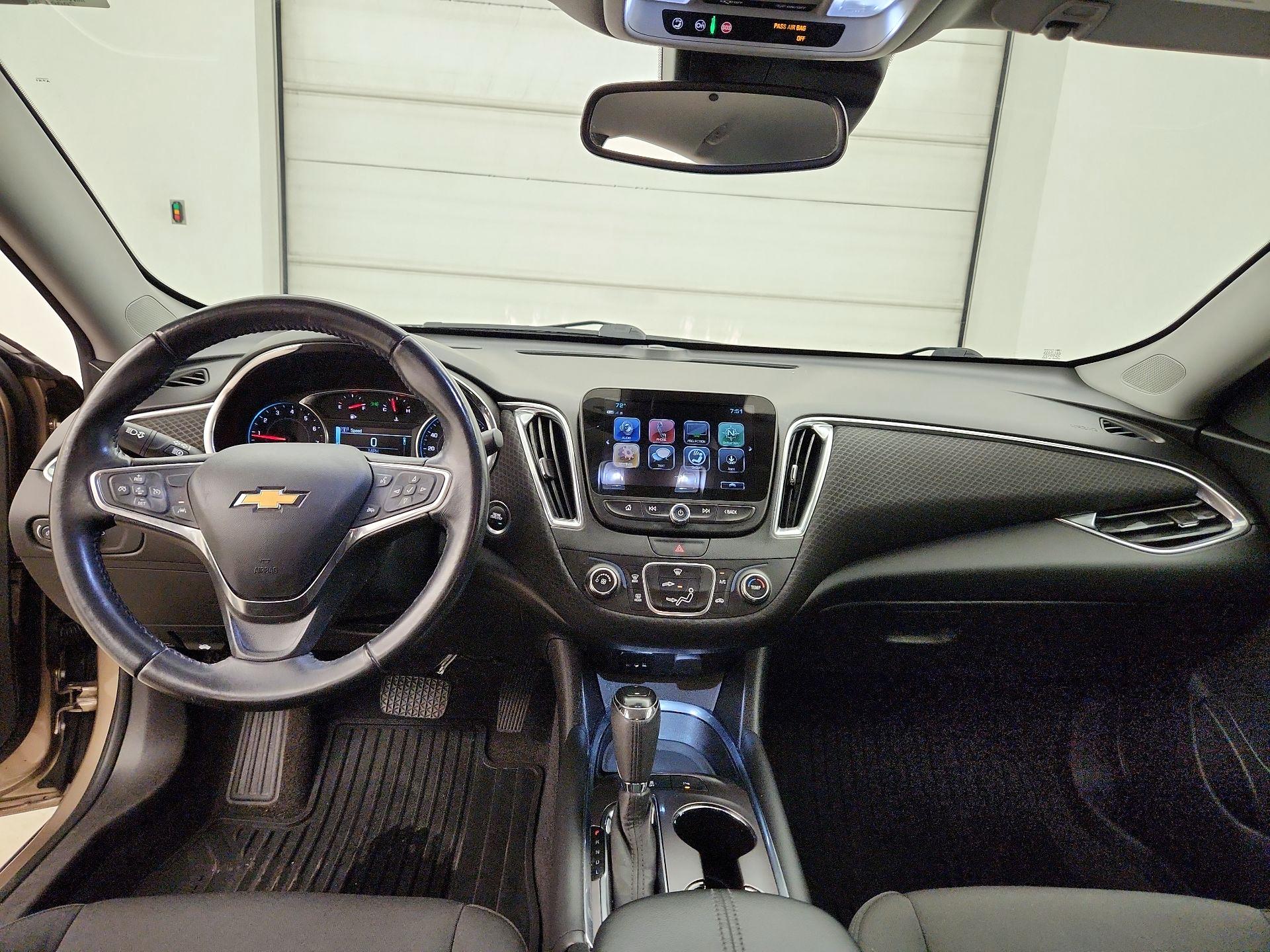 Thumbnail: 2018 Chevrolet Malibu - 9