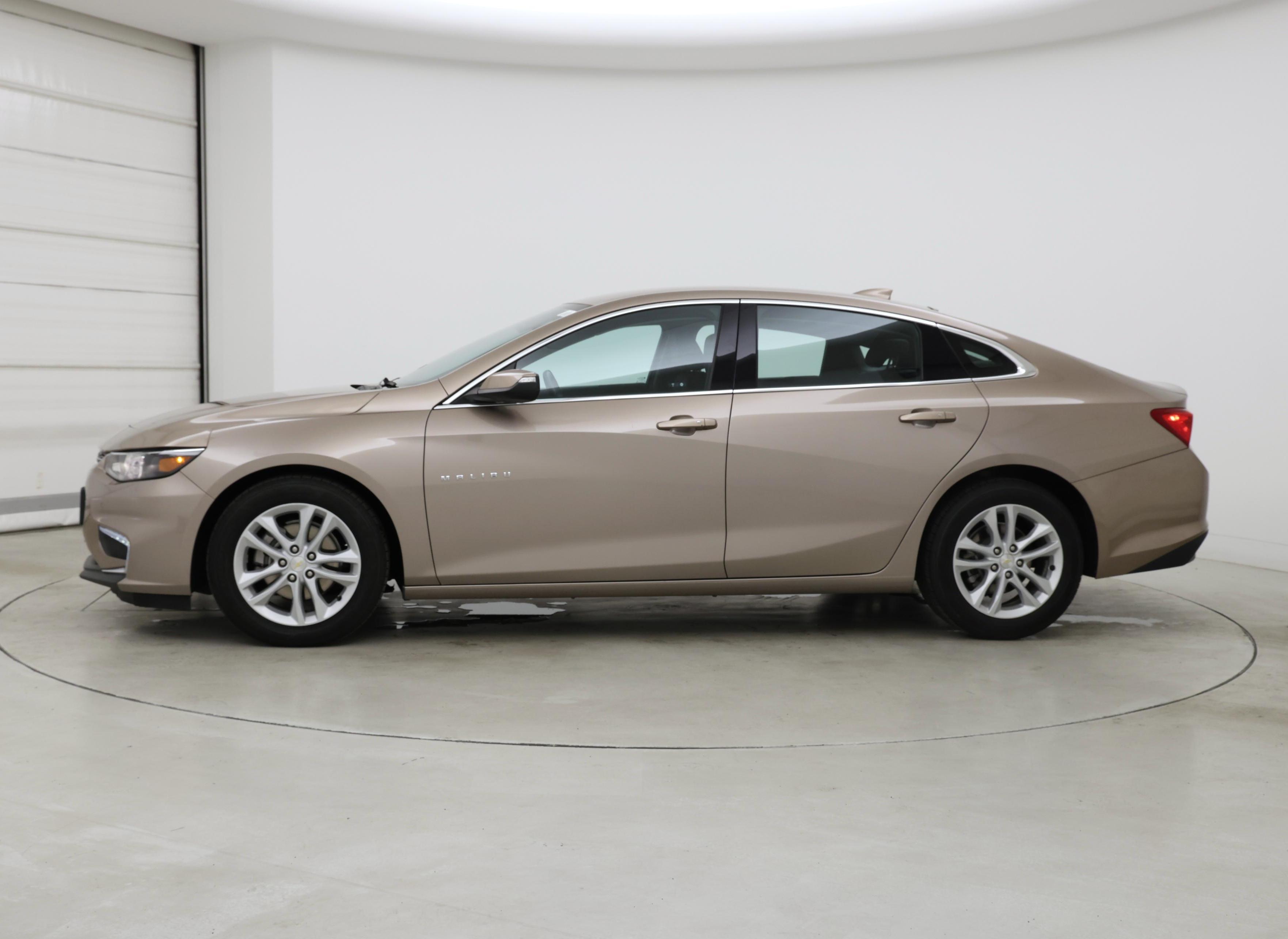 Thumbnail: 2018 Chevrolet Malibu - 3