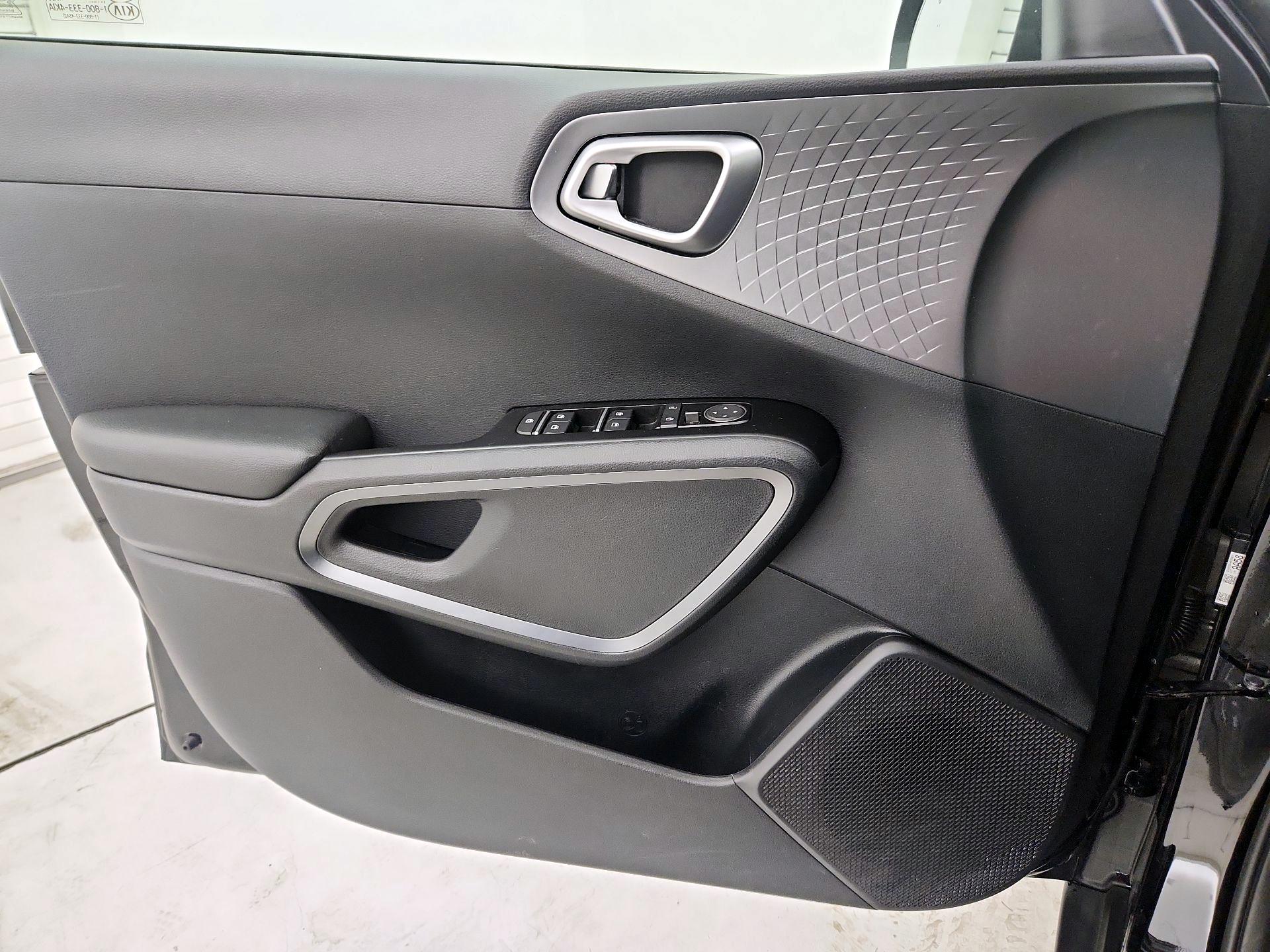 Thumbnail: 2020 Kia Soul - 10