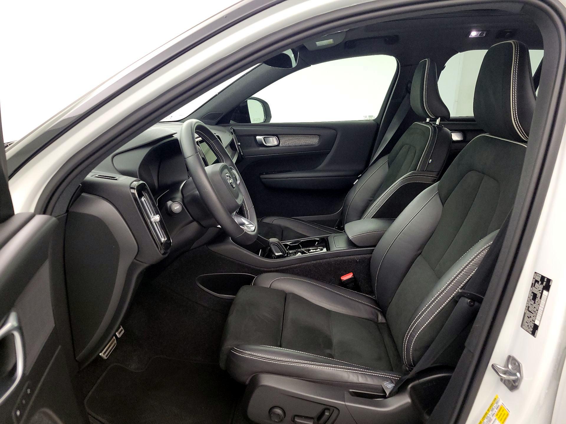 Thumbnail: 2021 Volvo XC40 - 11