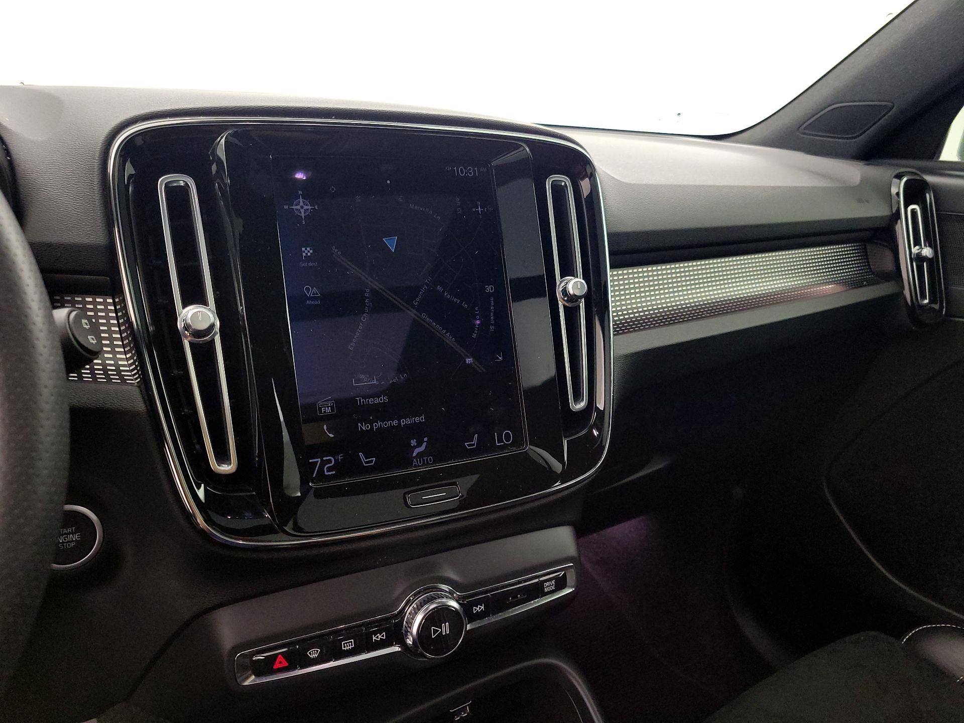 Thumbnail: 2021 Volvo XC40 - 14