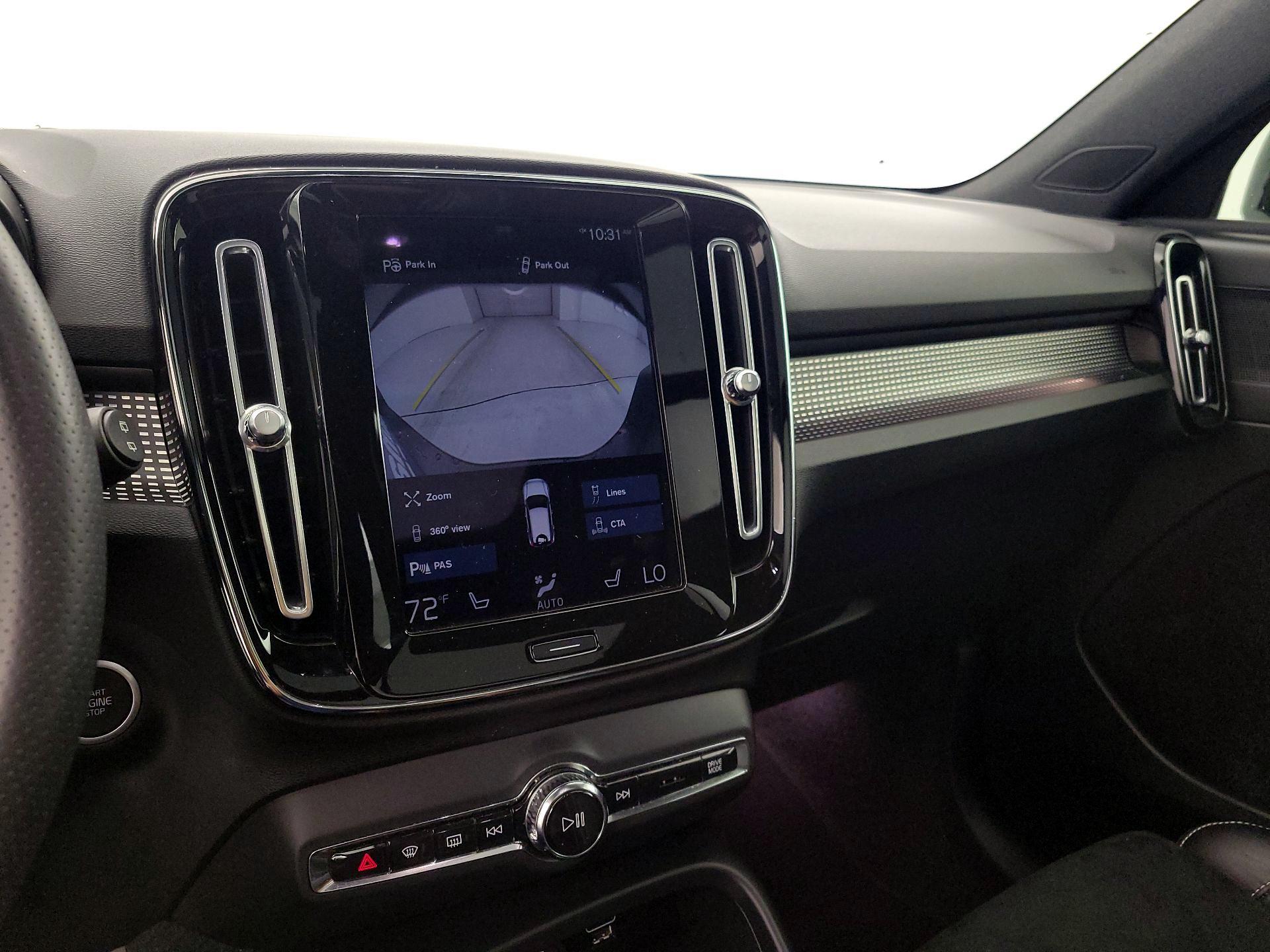 Thumbnail: 2021 Volvo XC40 - 15