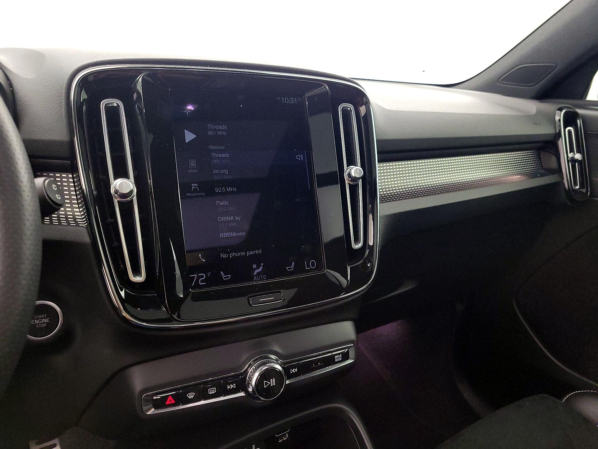 Thumbnail: 2021 Volvo XC40 - 16