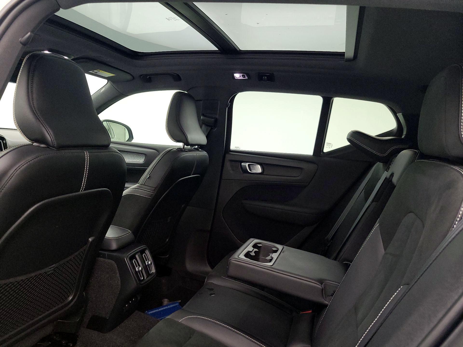 Thumbnail: 2021 Volvo XC40 - 20
