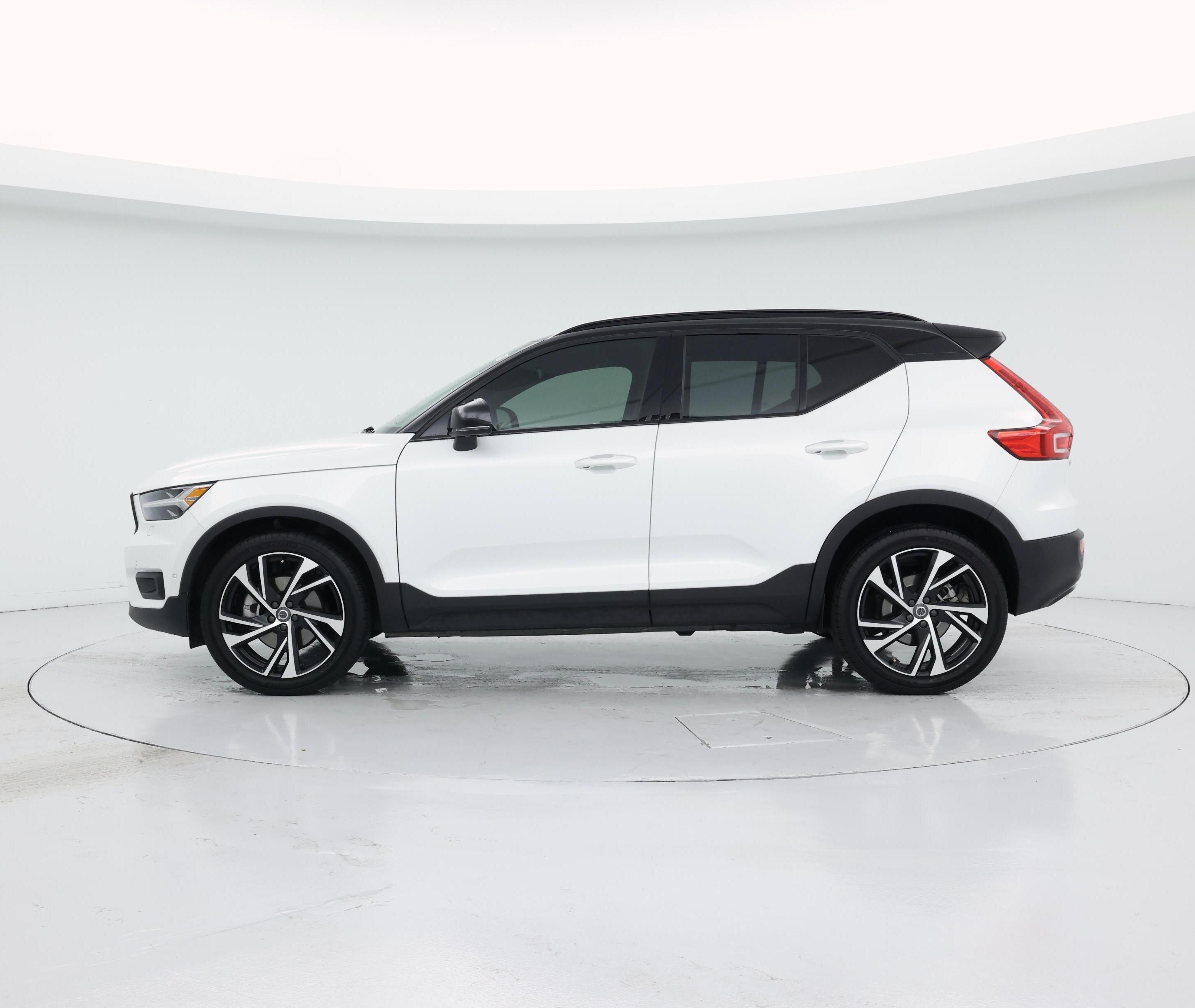 Thumbnail: 2021 Volvo XC40 - 3
