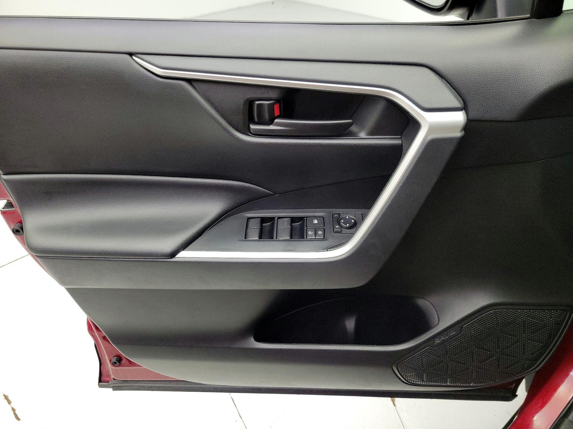 Thumbnail: 2022 Toyota RAV4 - 12