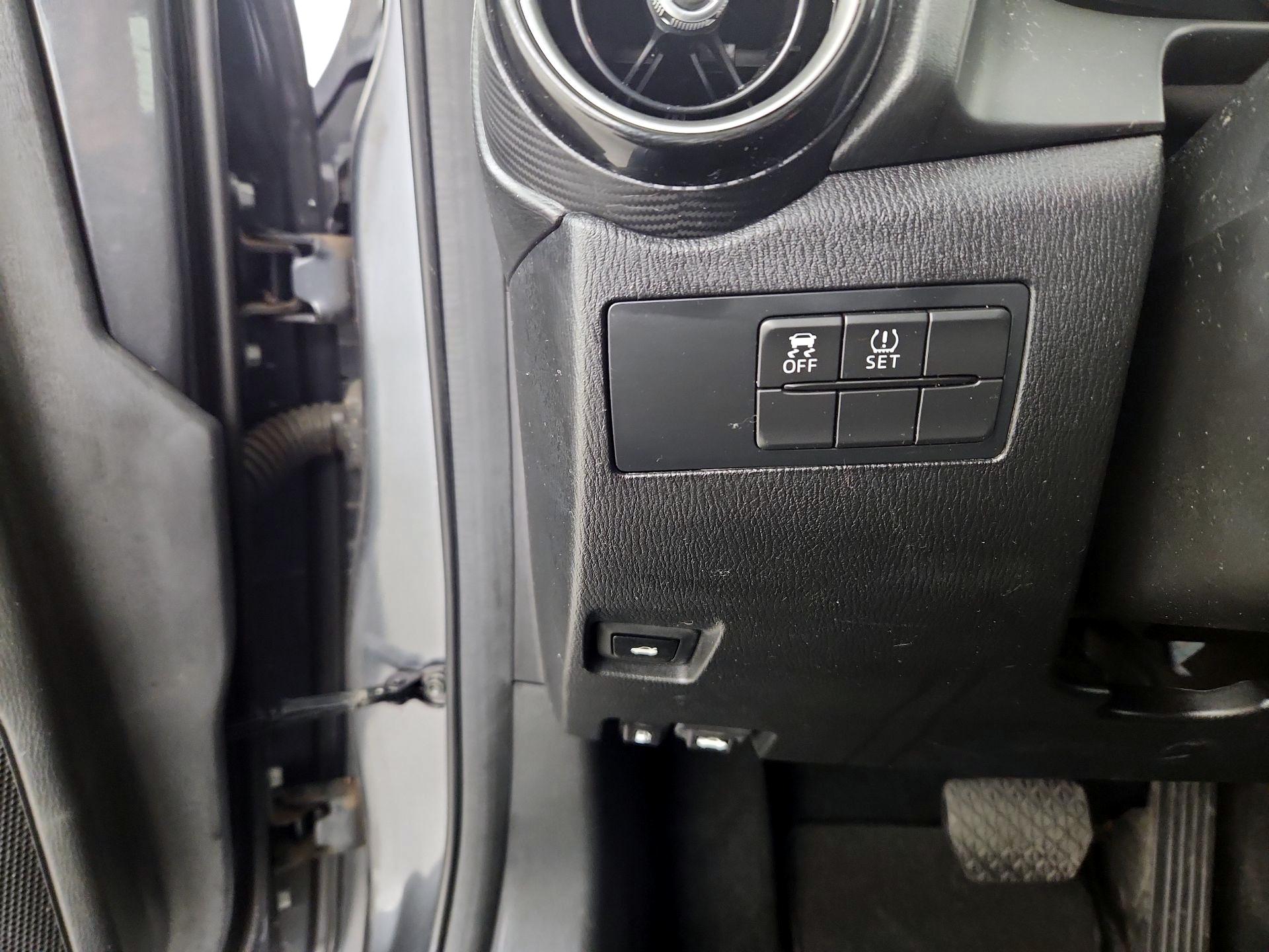 Thumbnail: 2019 Toyota Yaris - 11