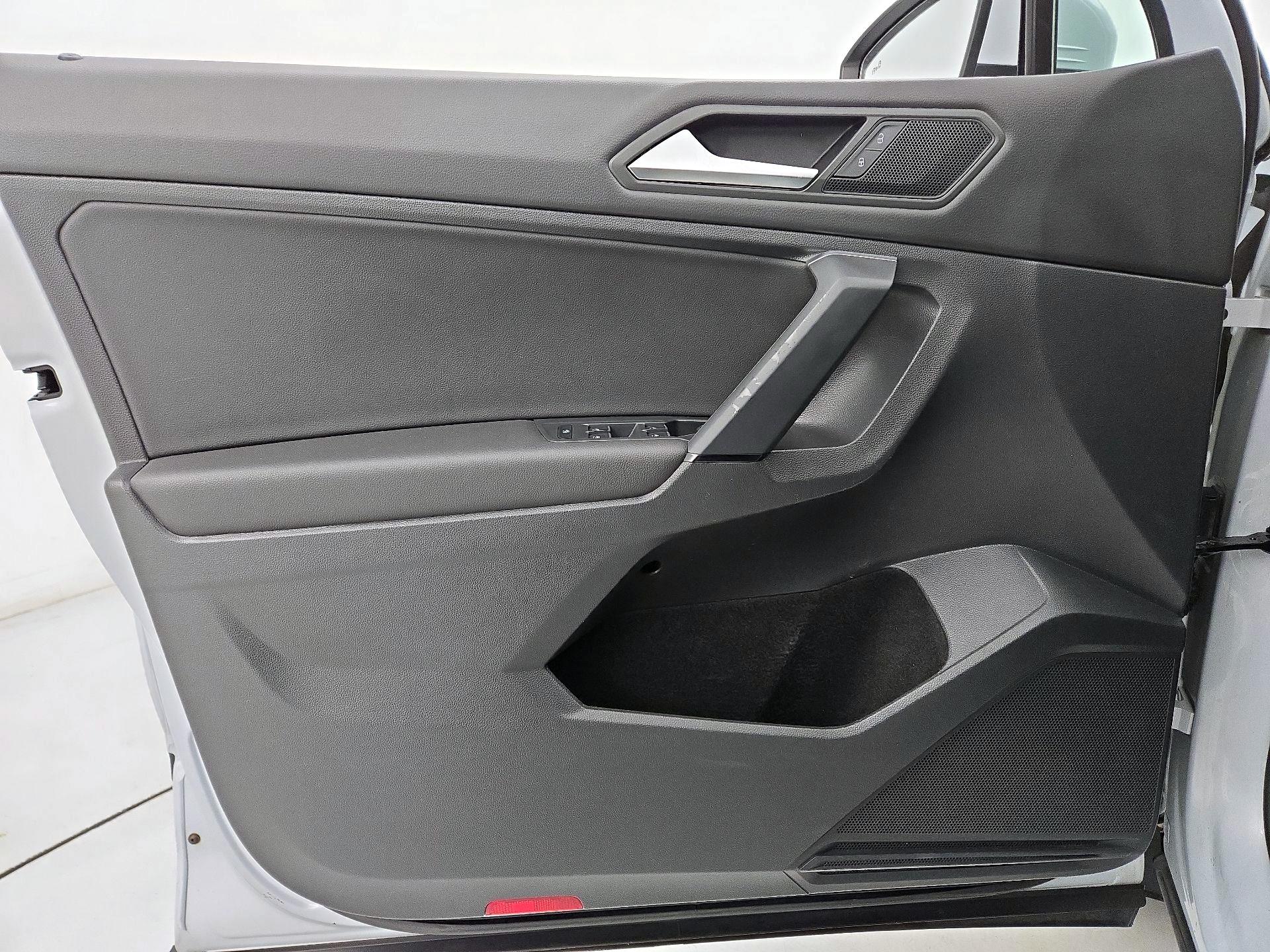 Thumbnail: 2019 Volkswagen Tiguan - 12