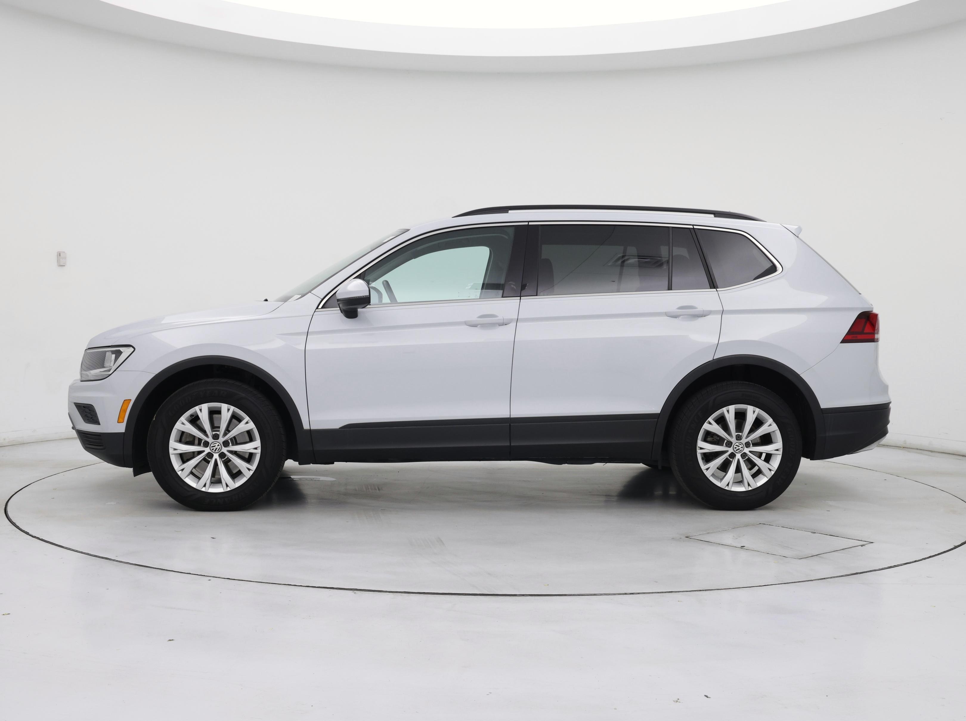 Thumbnail: 2019 Volkswagen Tiguan - 3