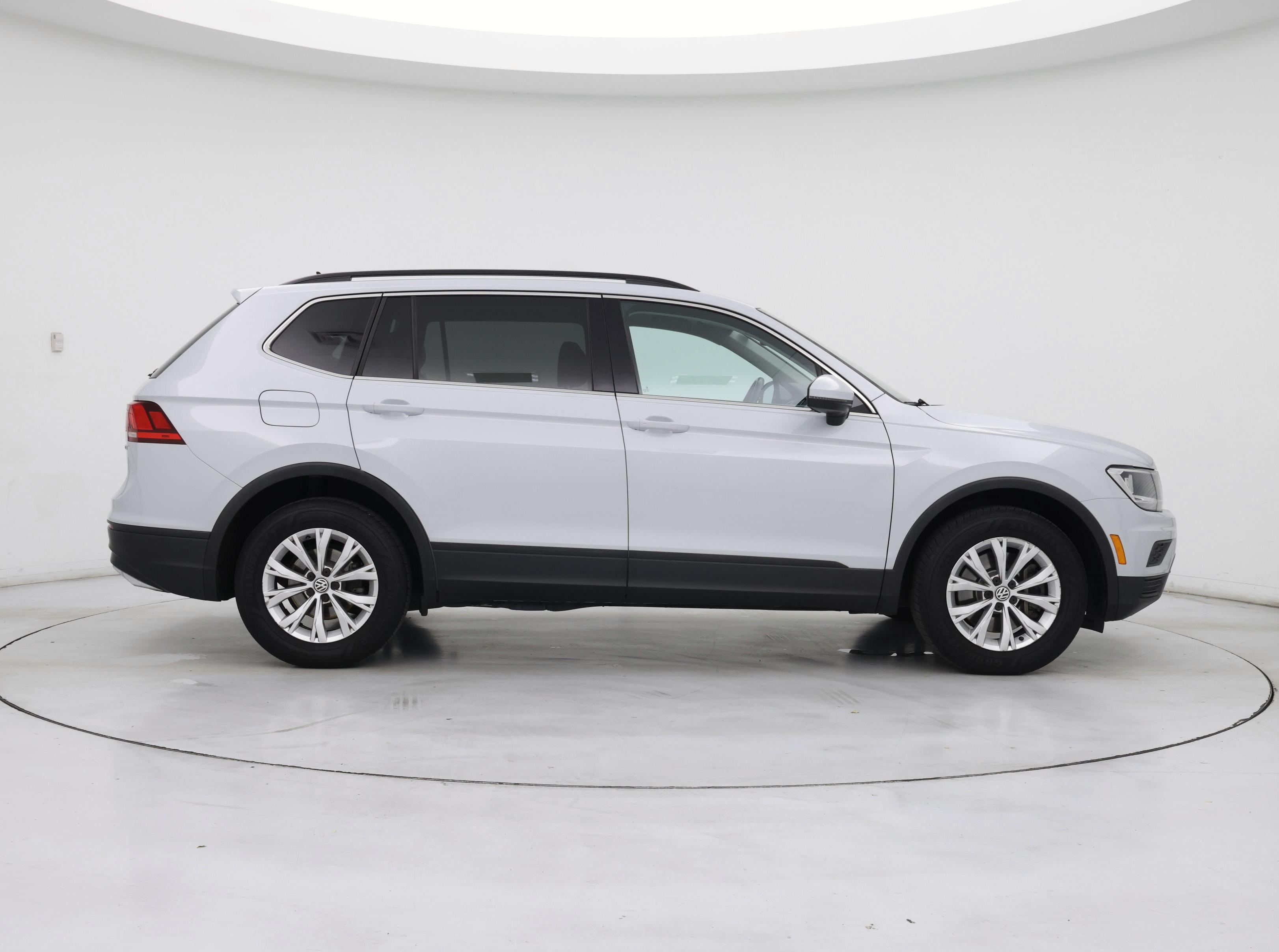 Thumbnail: 2019 Volkswagen Tiguan - 7