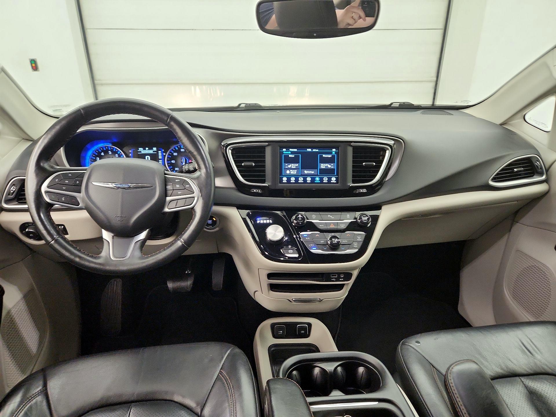 Thumbnail: 2020 Chrysler Pacifica - 9