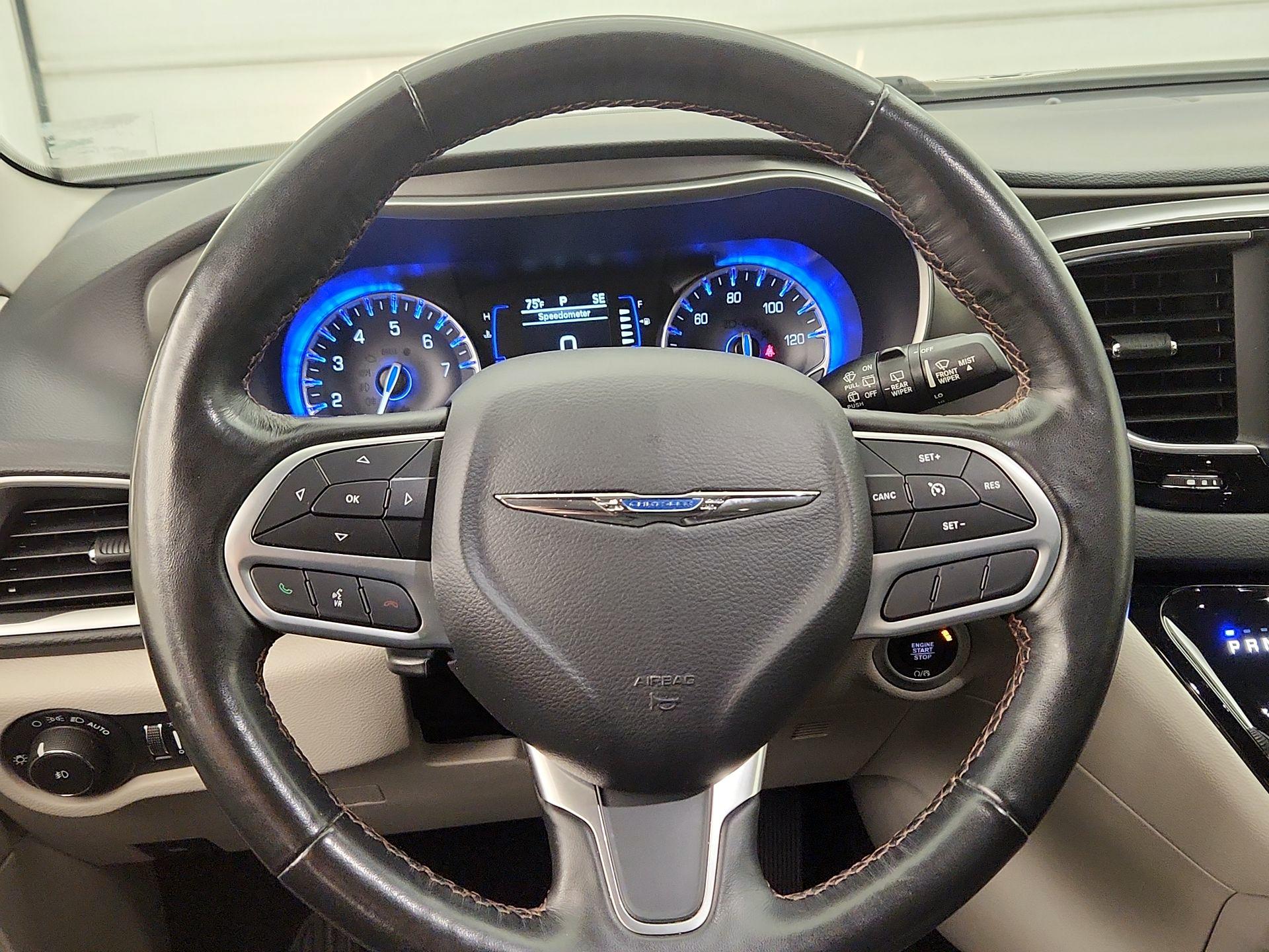 Thumbnail: 2020 Chrysler Pacifica - 10