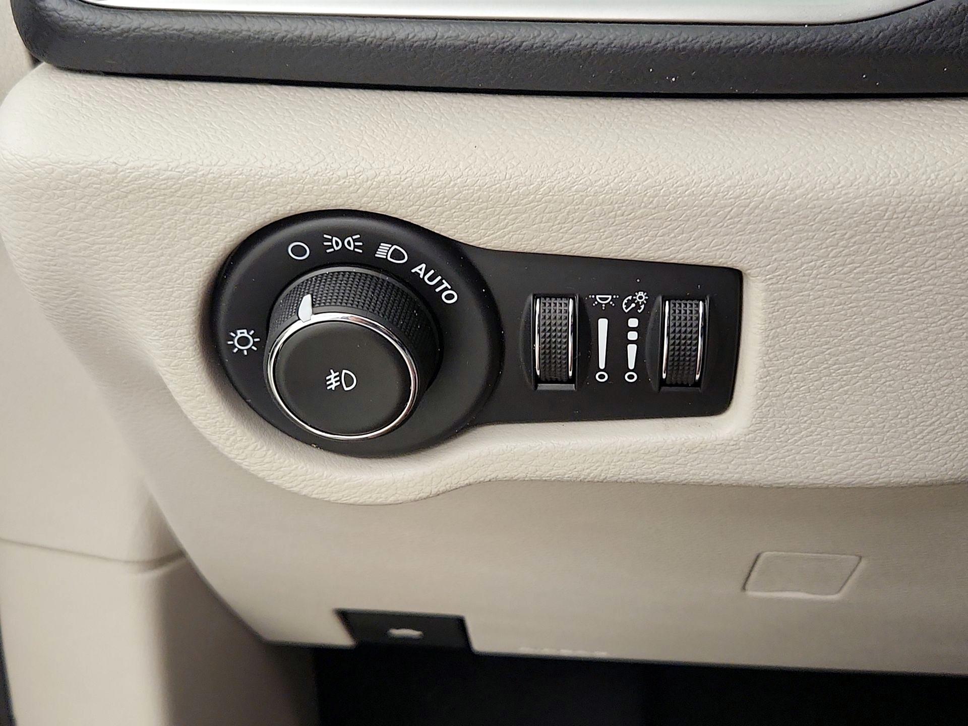 Thumbnail: 2020 Chrysler Pacifica - 13