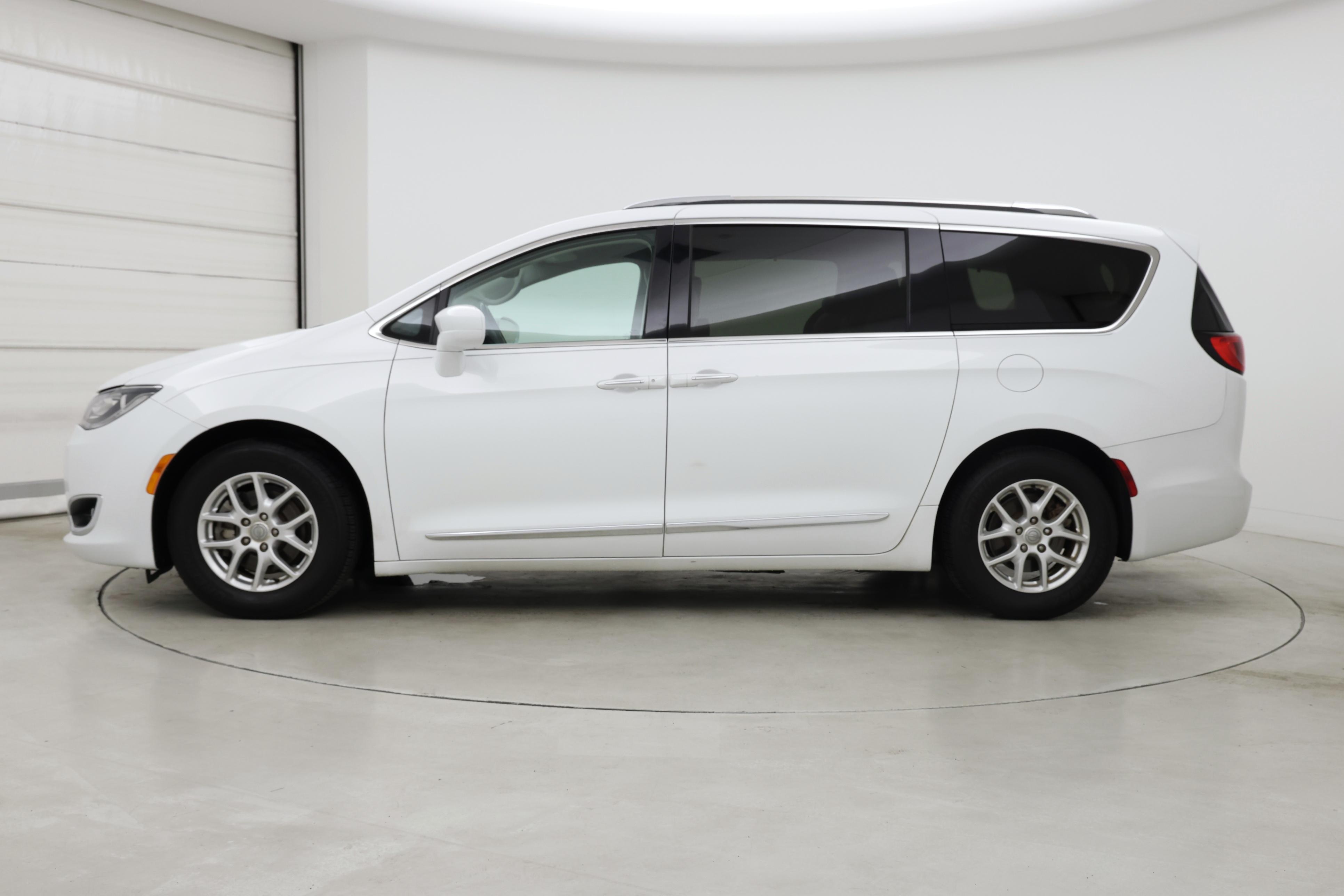 Thumbnail: 2020 Chrysler Pacifica - 3