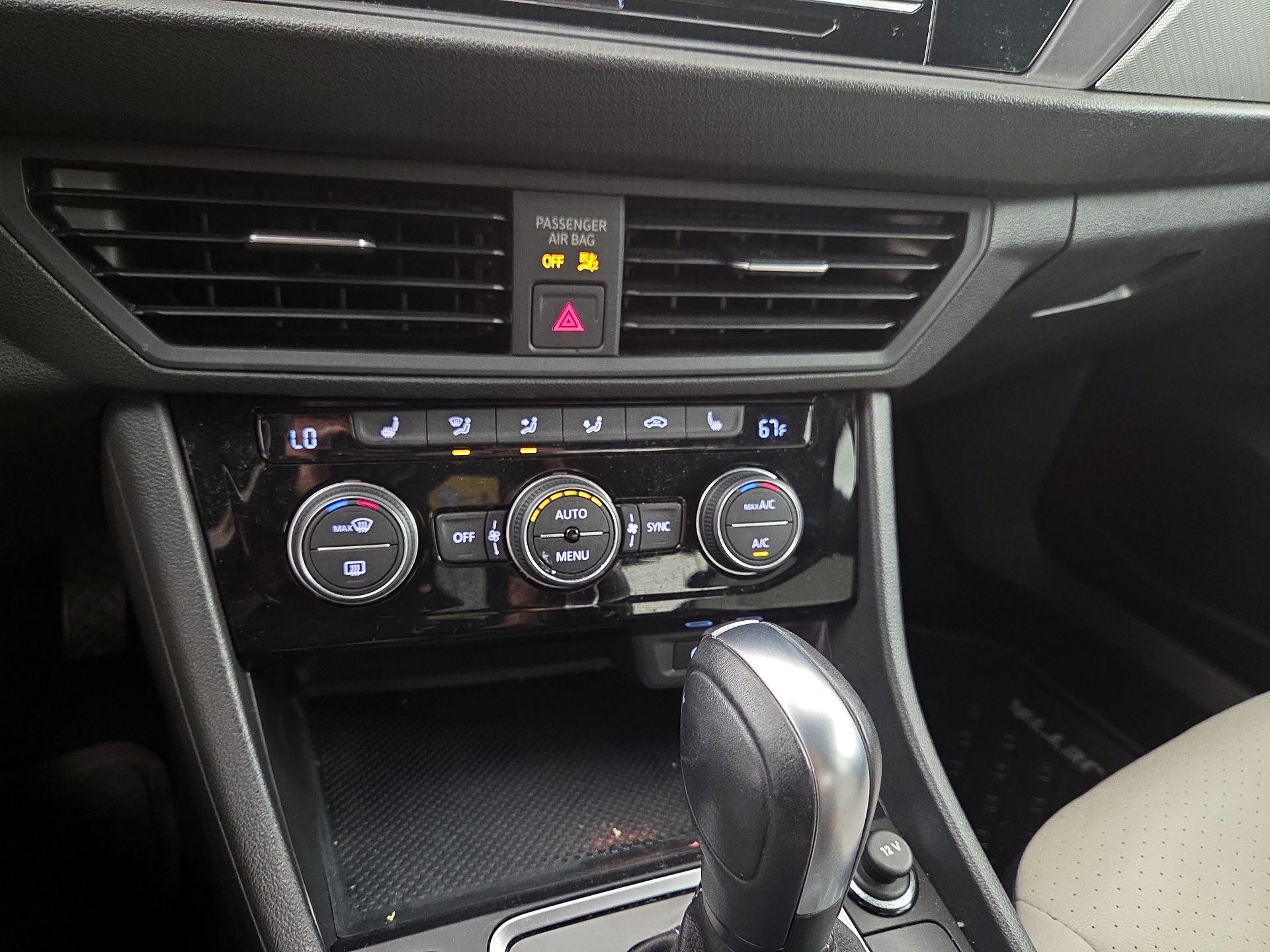 Thumbnail: 2020 Volkswagen Jetta - 16