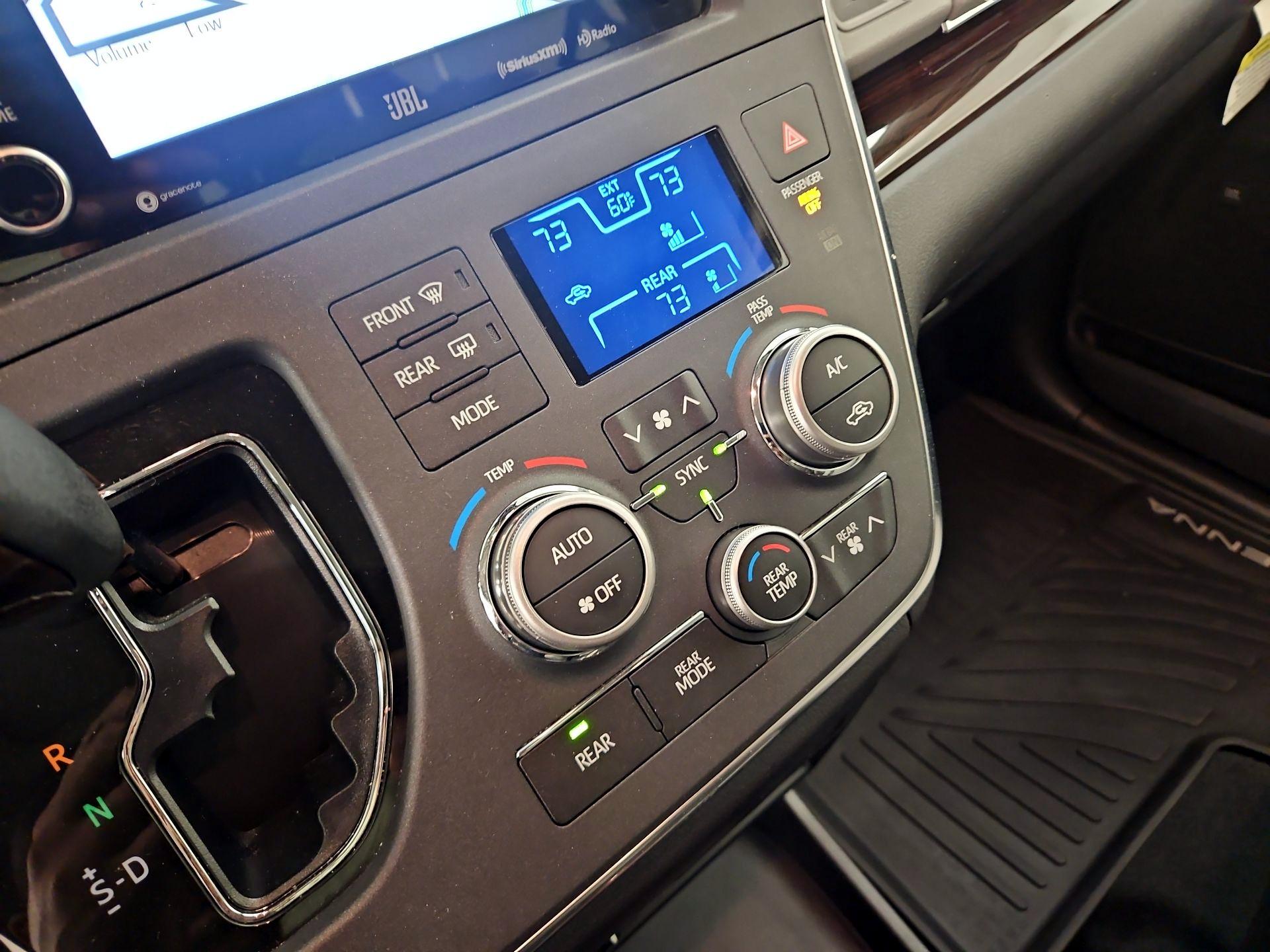 Thumbnail: 2019 Toyota Sienna - 16